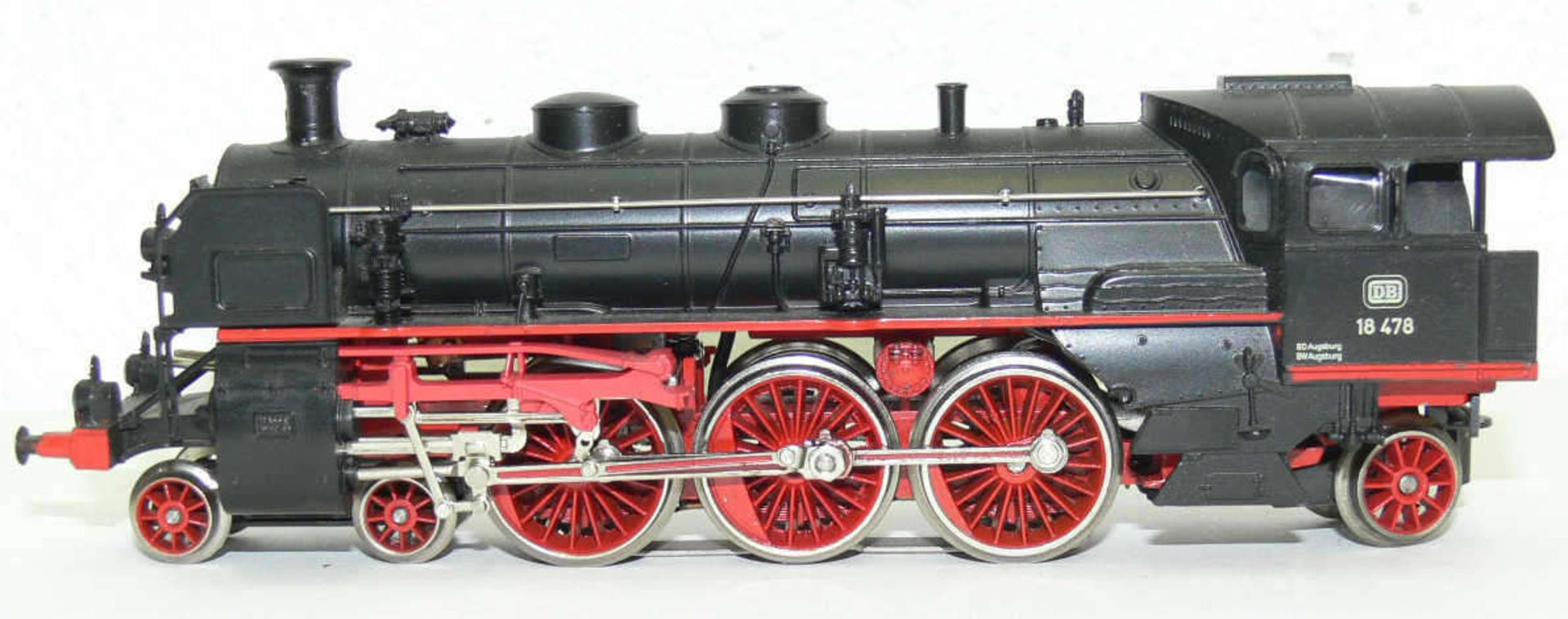 Märklin Dampflokomotive BR 18 der DB. BN 18 478. Ohne OVP. Mit leichten Laufspuren.