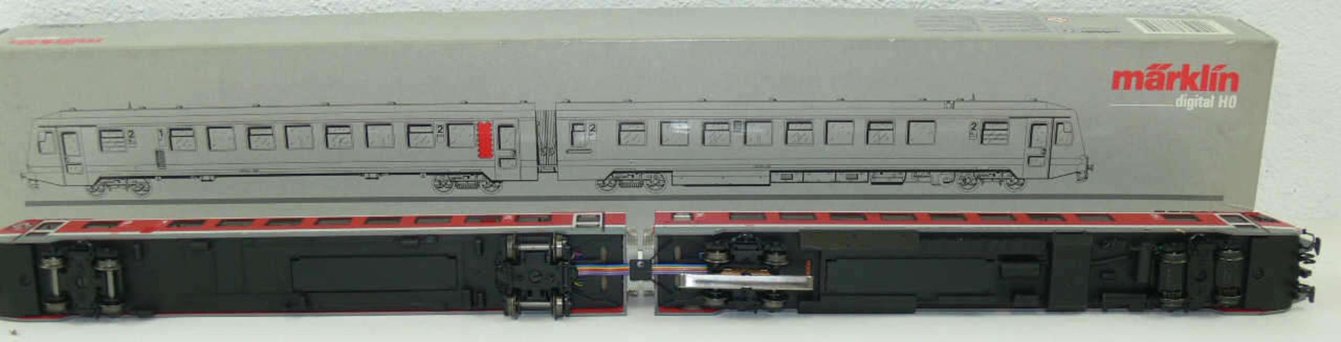 Märklin 37762, Diesel - Triebwagenzug BR 628.2. Digital. Neuwertiger Zustand mit Probe Laufspuren. - Bild 2 aus 4