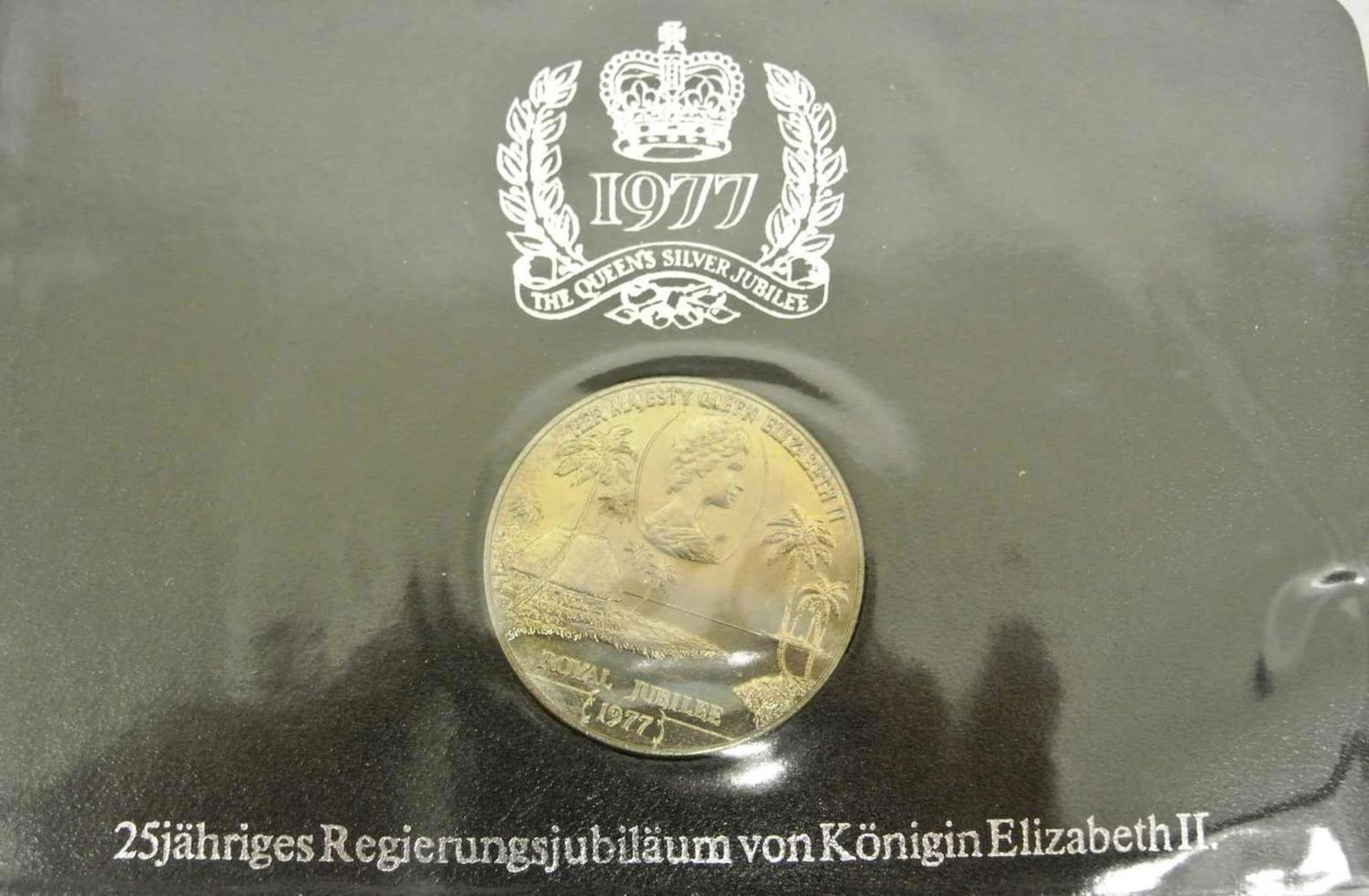 Lot Münzen 1977, 25jähriges Regierungsjubiläum von Königin Elisabeth II., dabei 1x1 Dollar Kanada - Bild 3 aus 5