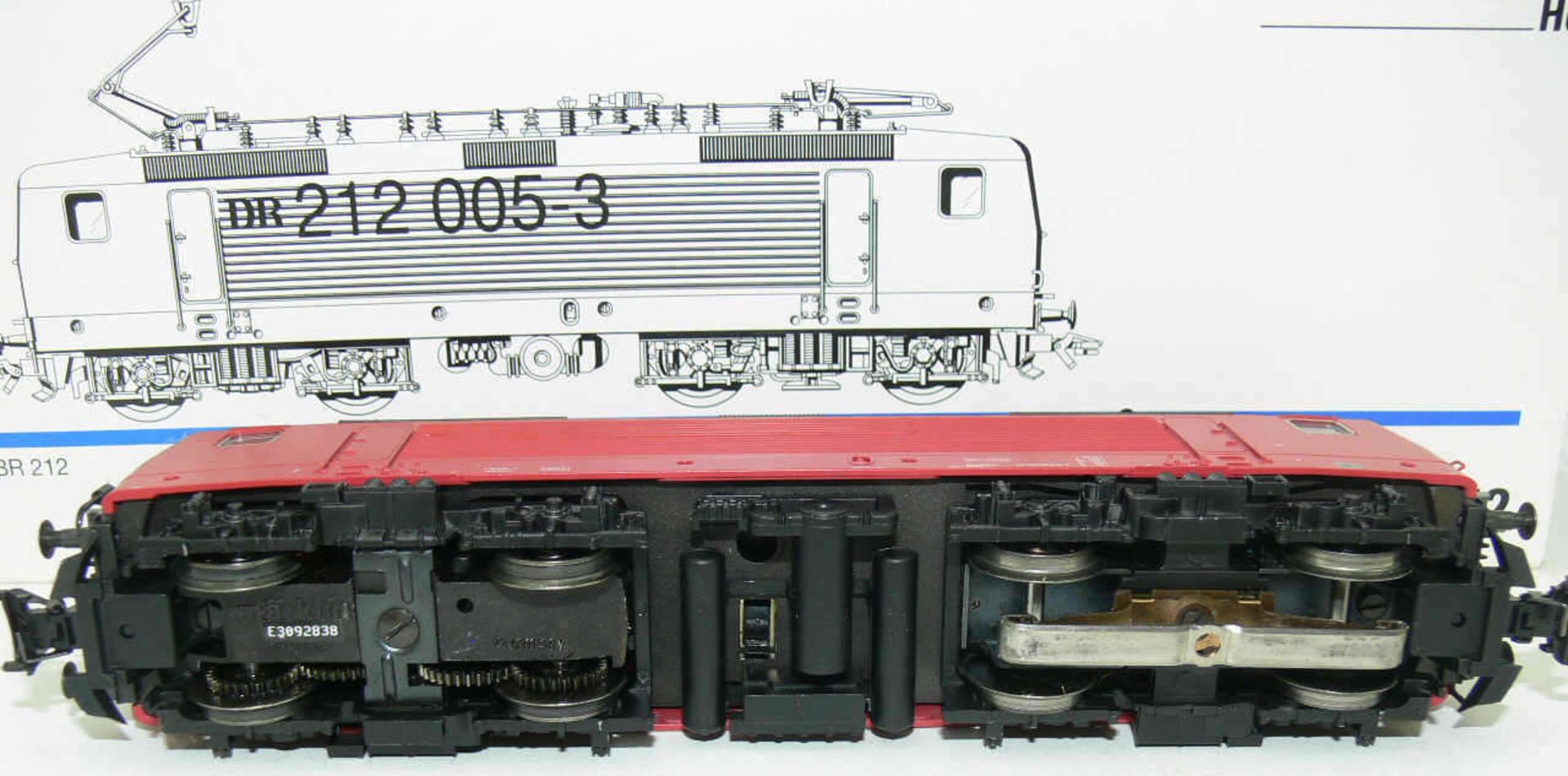 Märklin H0 3442, E - Lokomotive BR 212 der DR. BN 212 005-3. Sehr guter Zustand. In OVP. - Bild 2 aus 2