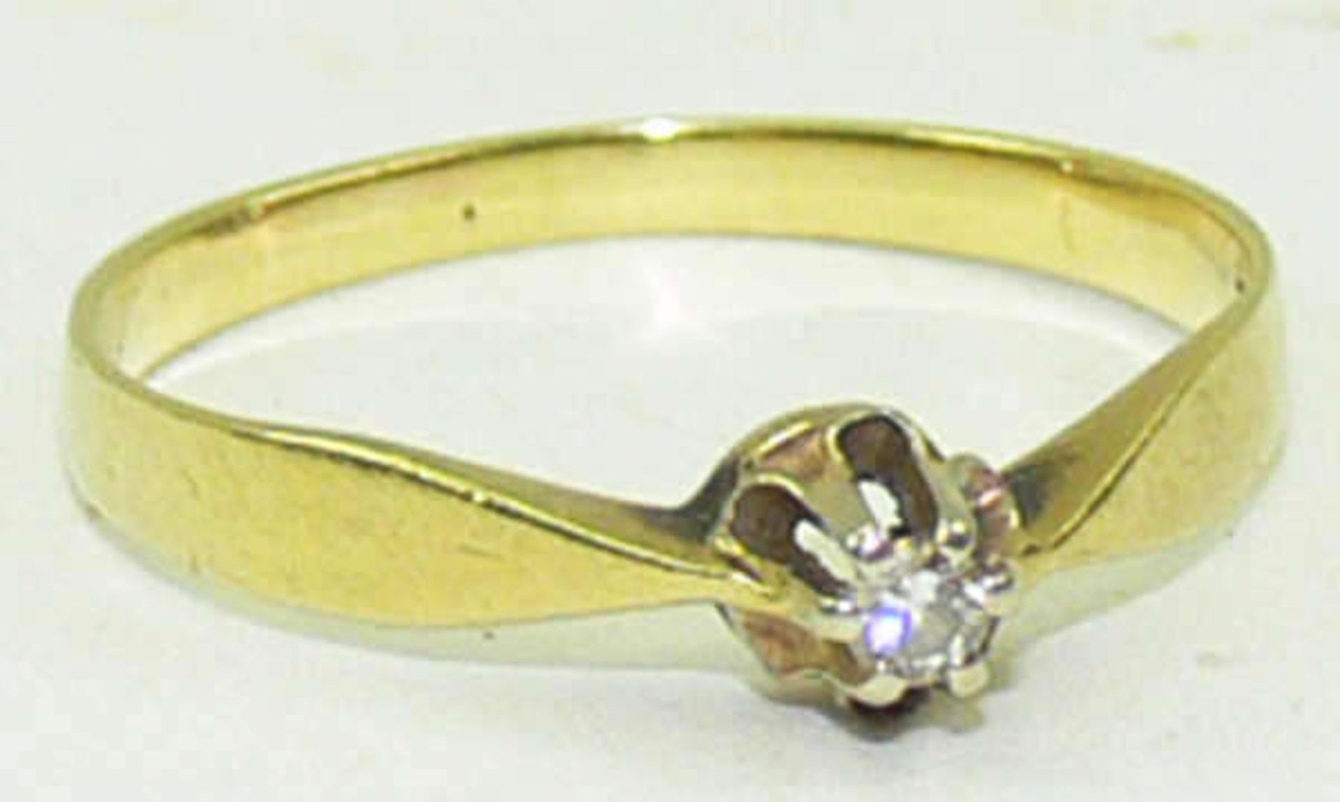 Damenring, 585er Gelbgold, besetzt mit 1 Diamanten, Ringgröße 49, Gewicht ca. 1,19 gr