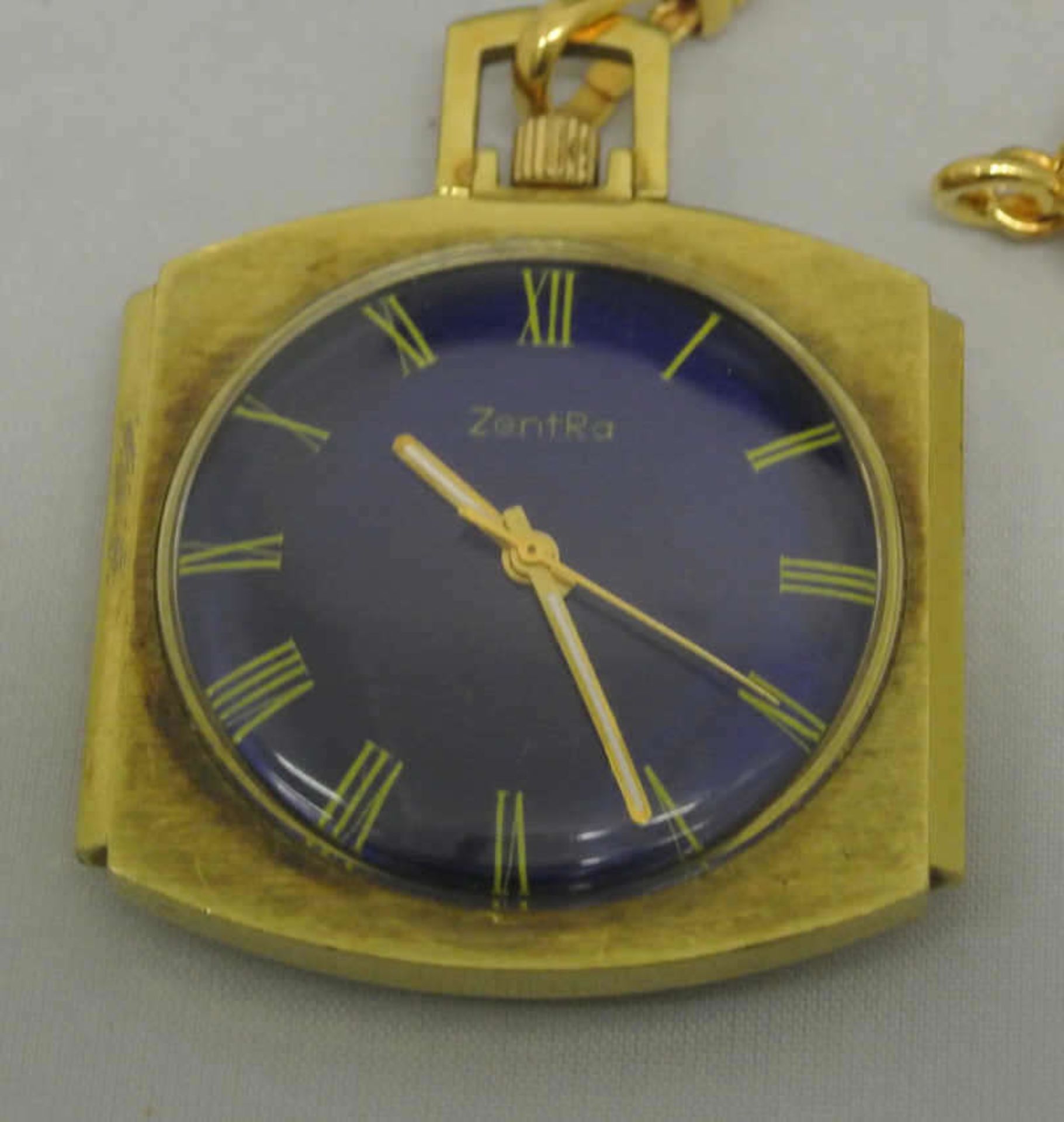 1 Taschenuhr mit Uhrenkette, Fa. Zentra, mechanisch, goldfarben, blaues Zifferblatt, Funktion - Bild 2 aus 2