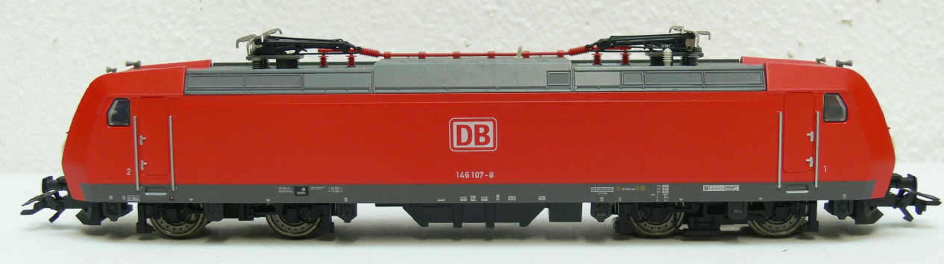 Märklin E - Lokomotive BR 1465 der DB. BN 146 107-8. Guss. Rot. Guter Zustand mit leichten