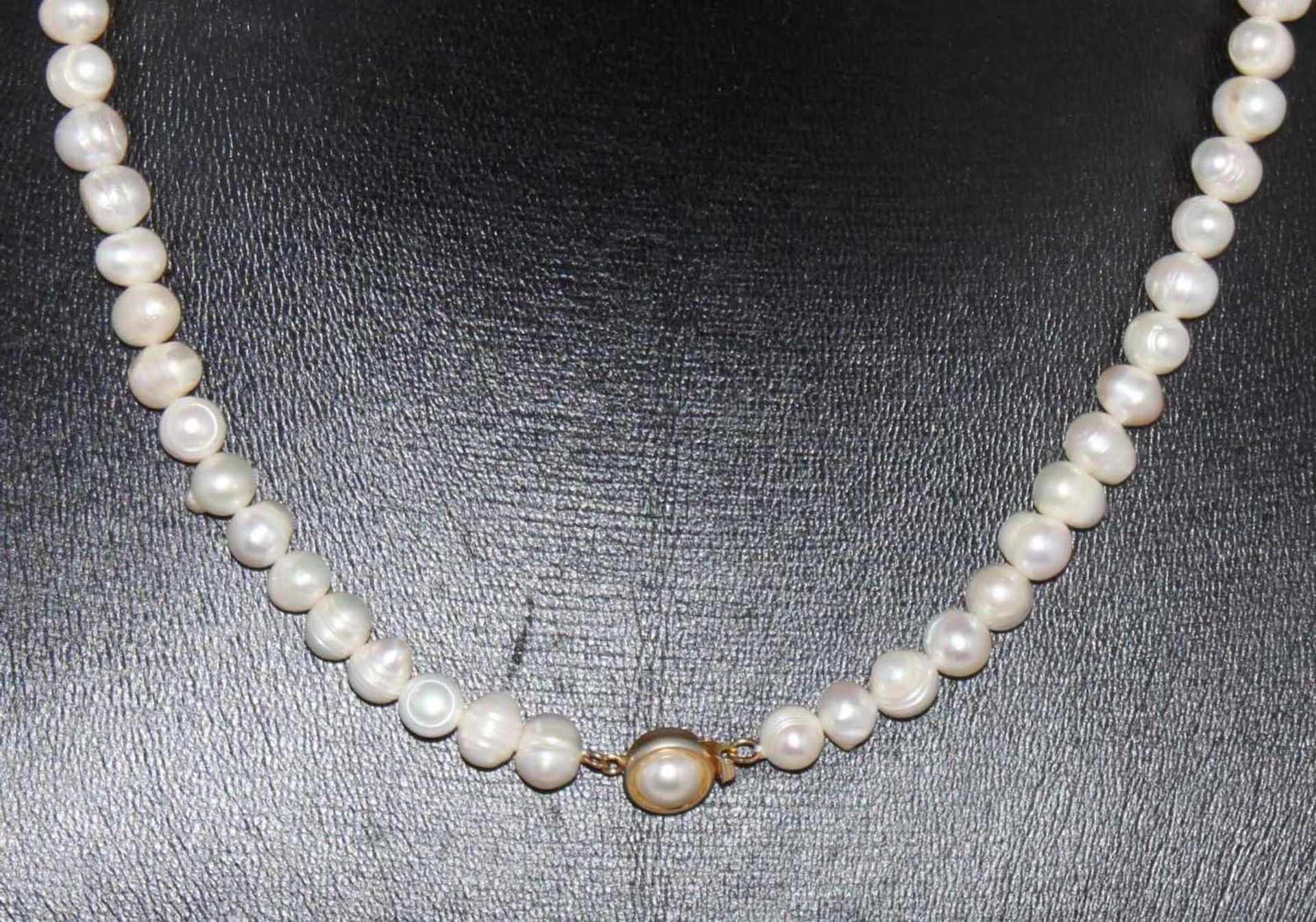 Perlenkette, Länge ca. 52 cm Pearl necklace, length 52 cm