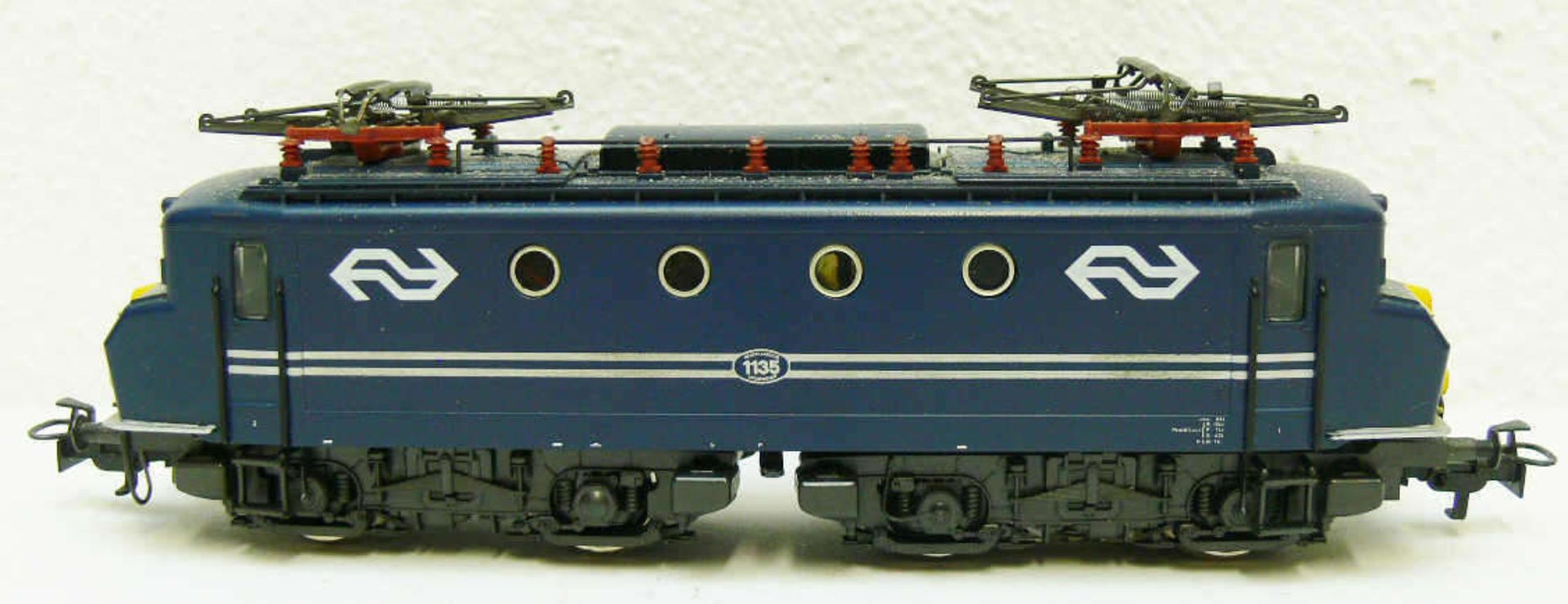 Märklin E - Lokomotive BN 1135 der NS. Blau. Ohne OVP. Sehr guter Zustand mit leichten Laufspuren.