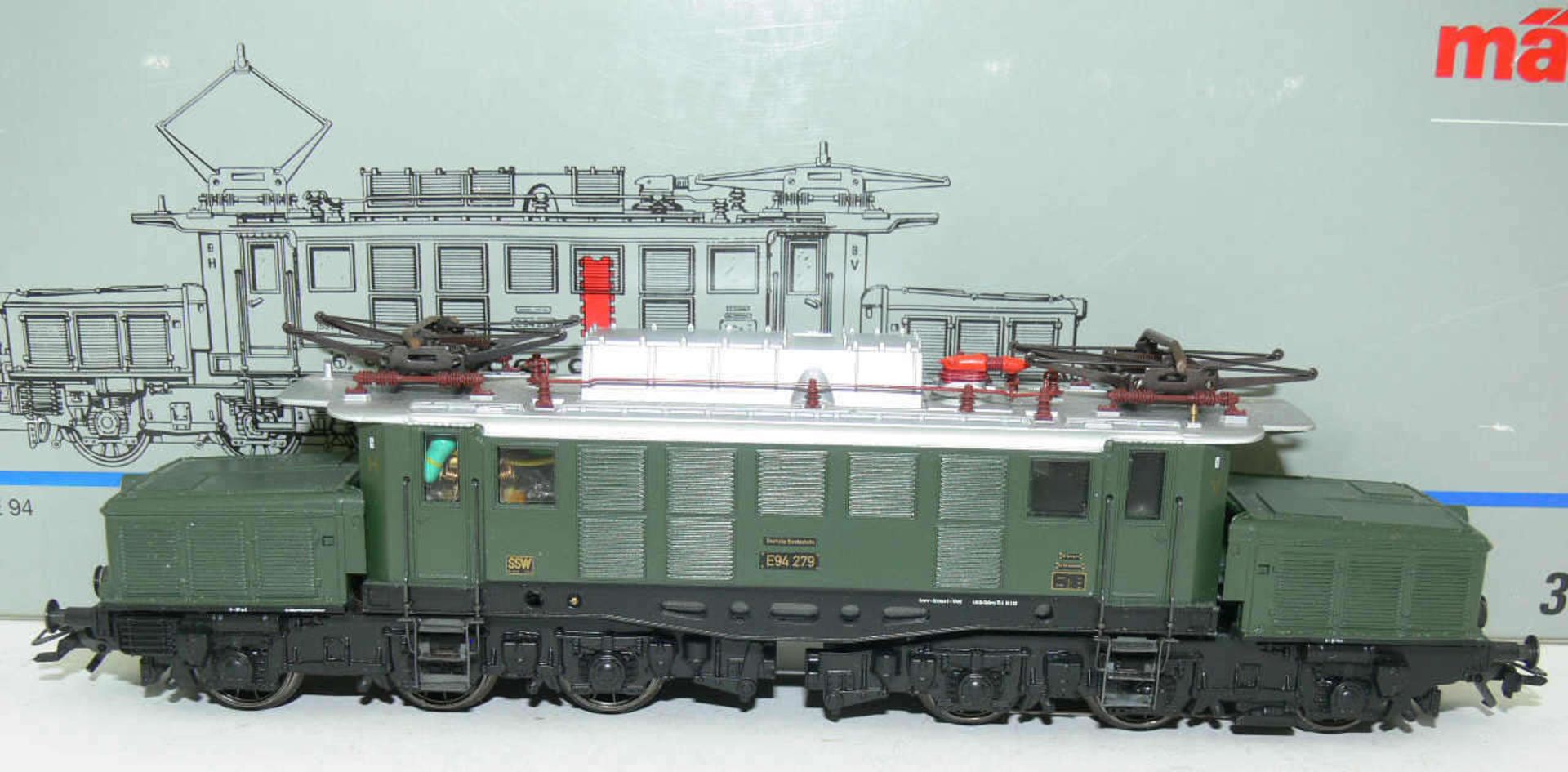 Märklin 3722, E - Lokomotive BR R 94 der DR. "Deutsches Krokodil". BN E 94 279. Guss, grün. Digital.