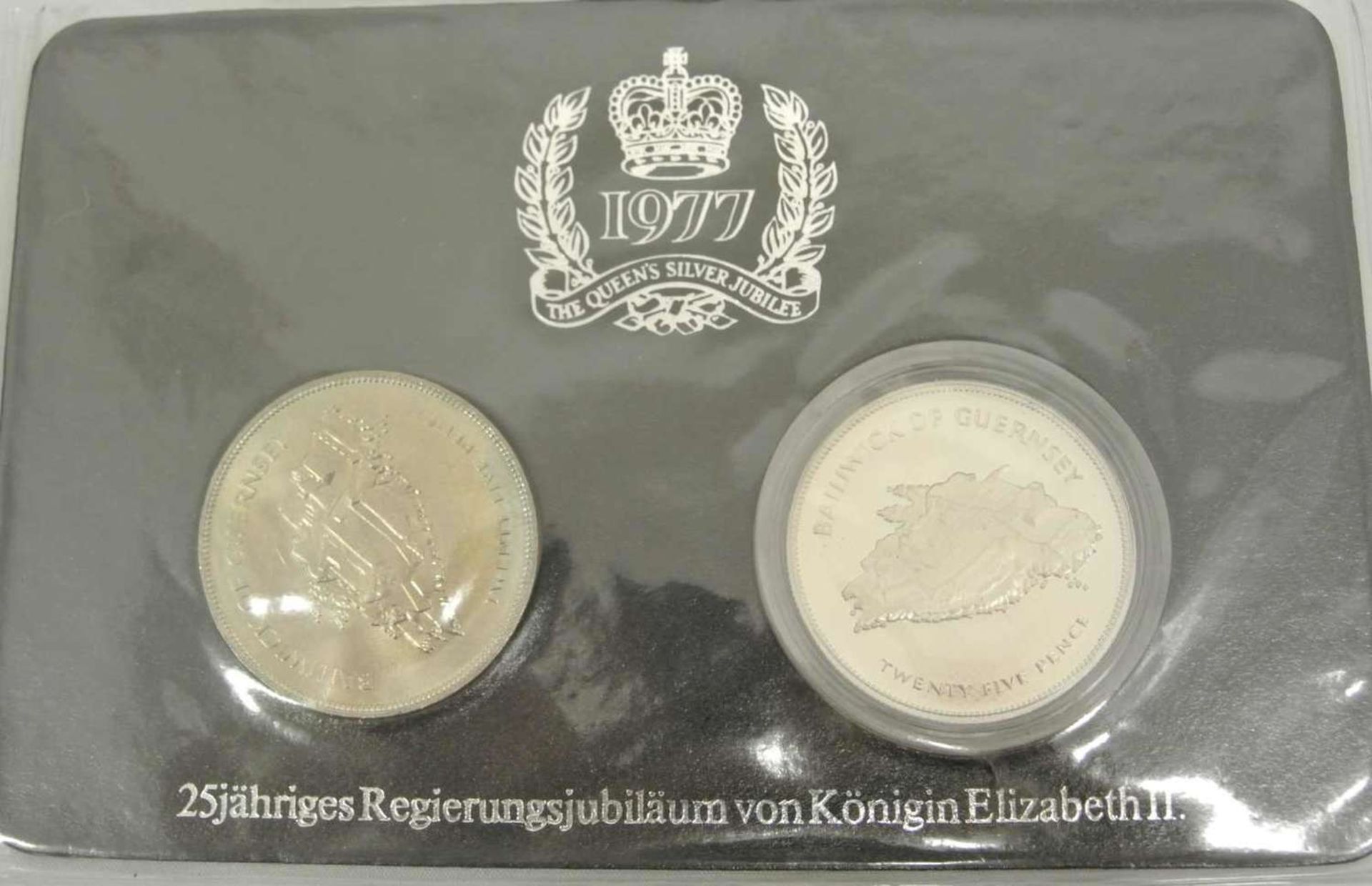 Guernsey 1977, 25jähriges Regierungsjubiläum von Königin Elisabeth II., 2x25 Pence, dabei 1x 25