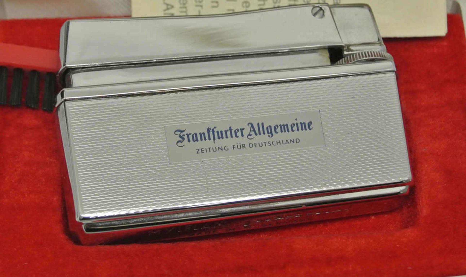 1 Paar Grandel Ohrstecker, sowie 1 Mylflam Gasfeuerzeug mit dem Werbeaufdruck "Frankfurter - Bild 3 aus 3