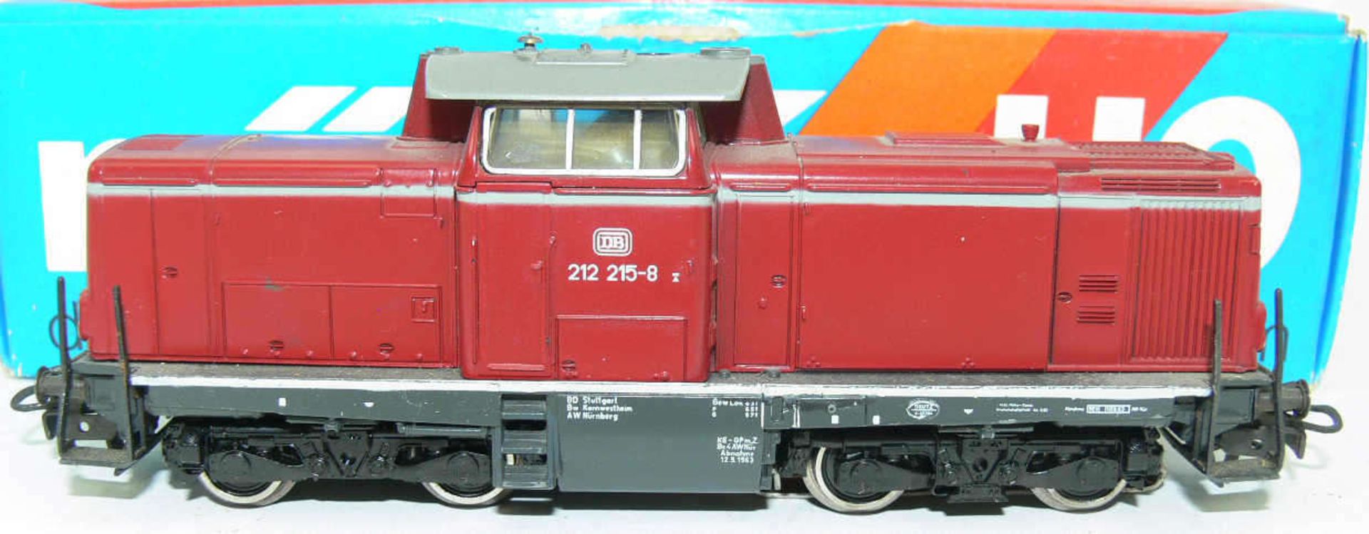 Märklin H0 3072, Diesellokomotive BR 212 der DB. BN 212 215-8. Leichte Laufspuren. In OVP.