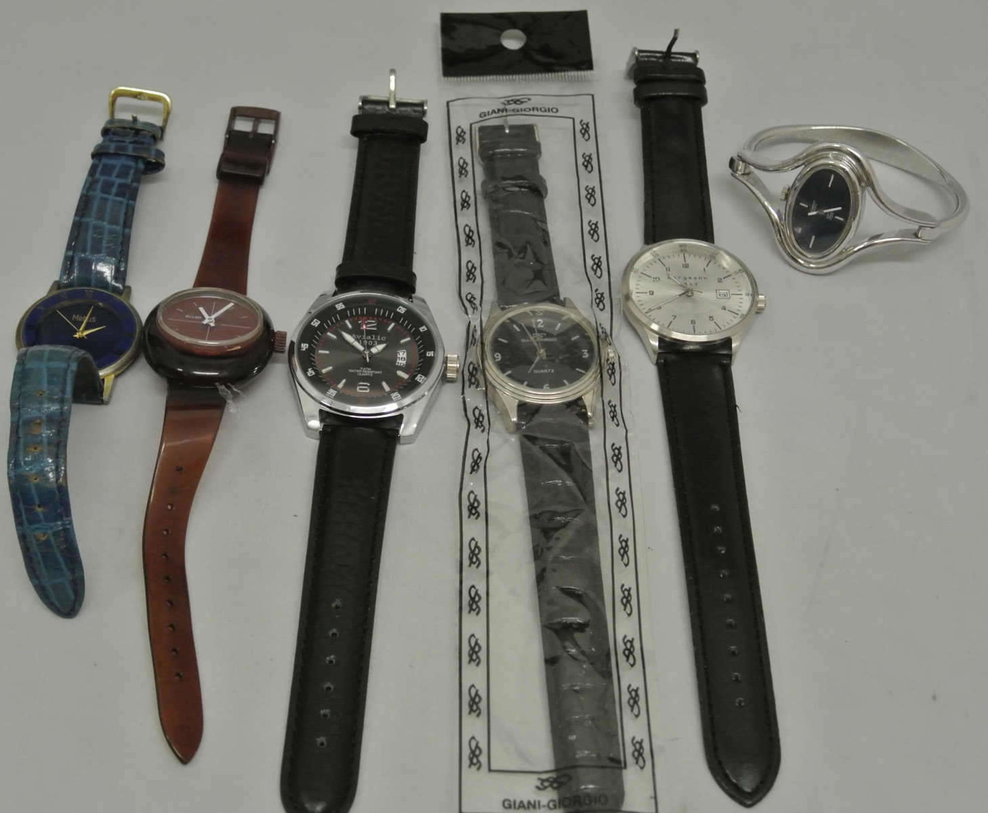 Lot von 6 Armbanduhren, Quartz und mechanisch, teilweise neu. Besichtigung empfohlen