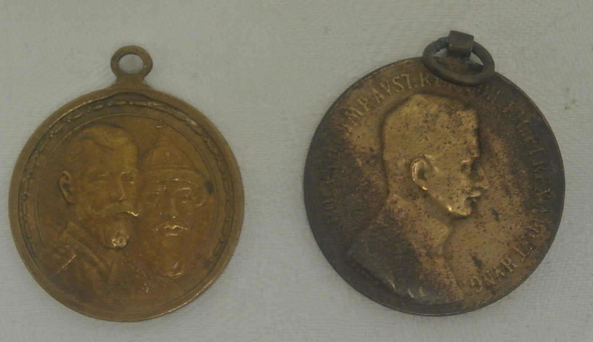 2 Medaillen, dabei Tapferkeitsmedaille Ungarn 1917/18, sowie Russland Medaille 1913 gehenkelt.