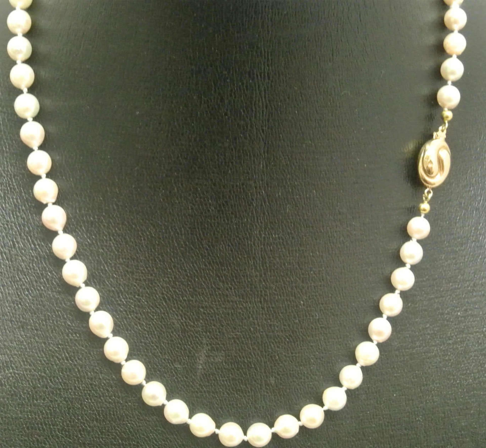 Echt - Perlenkette, mit 585er Gelbgoldverschluß. Länge ca. 55 cm