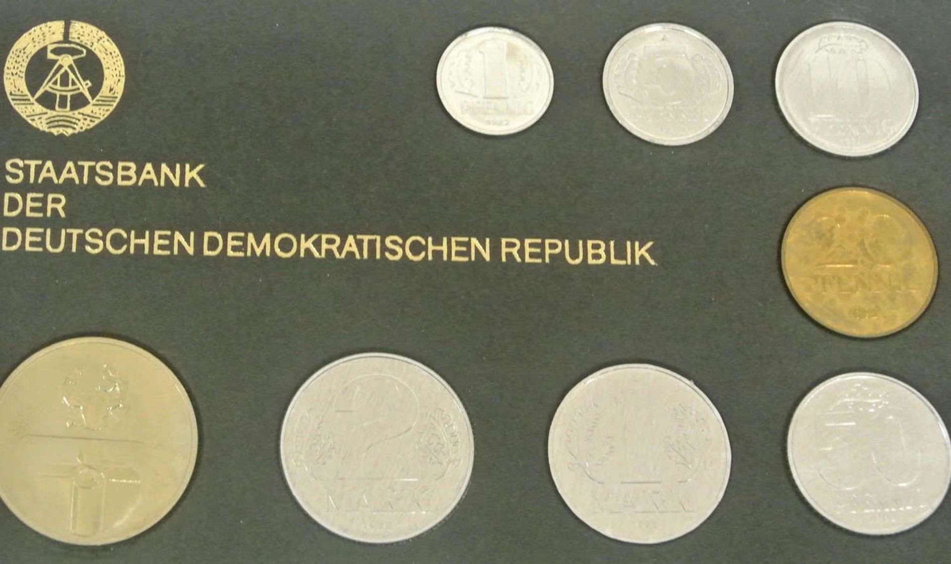 DDR Kursmünzsatz 1982, Stempelglanz, im Original Blister. Auflage 21.000 Stück