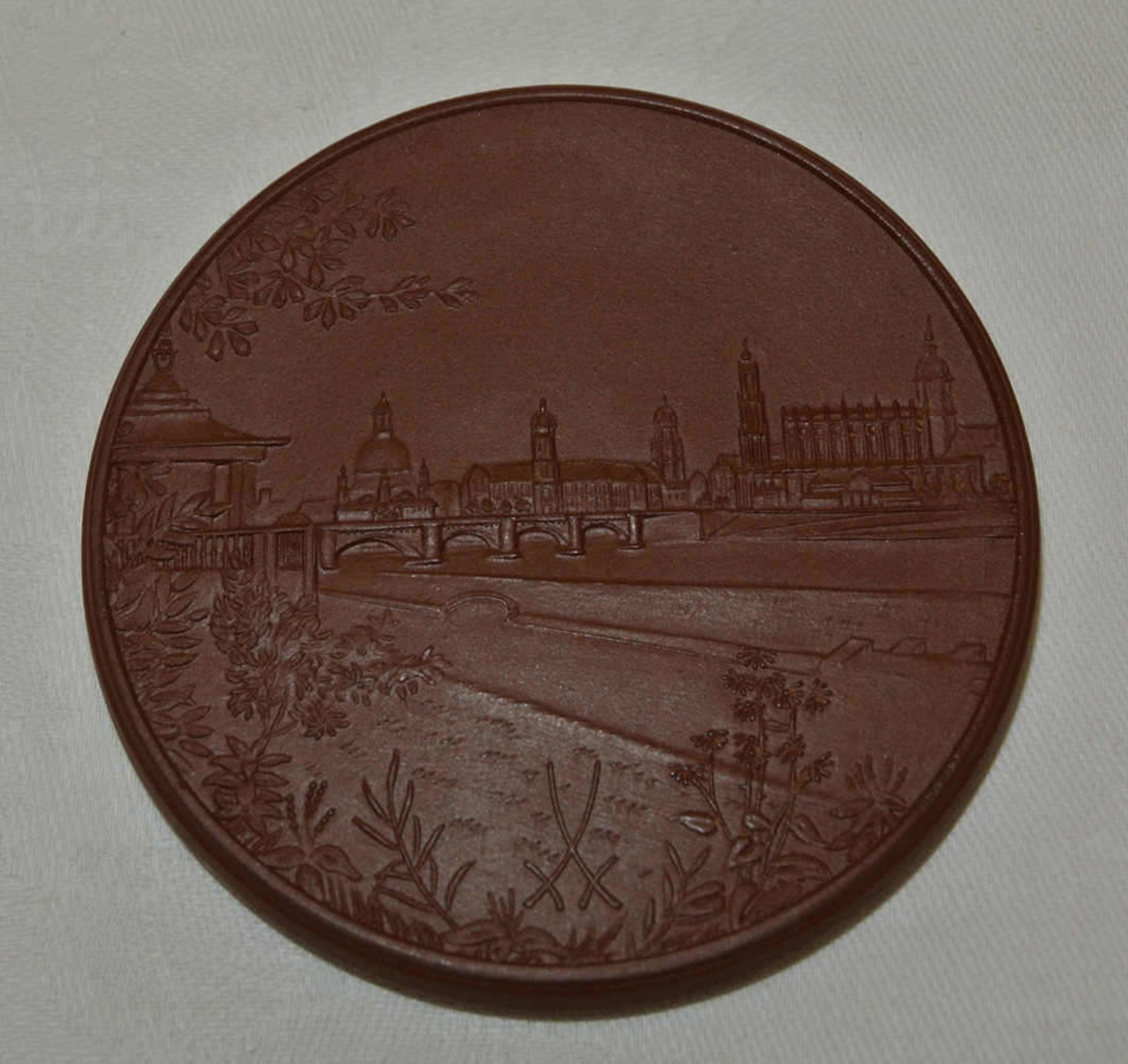 Große Meissen Porzellan-Medaille, 750 Jahre Dresden 1956. In Original Schachtel. Guter Zustand. - Bild 2 aus 3