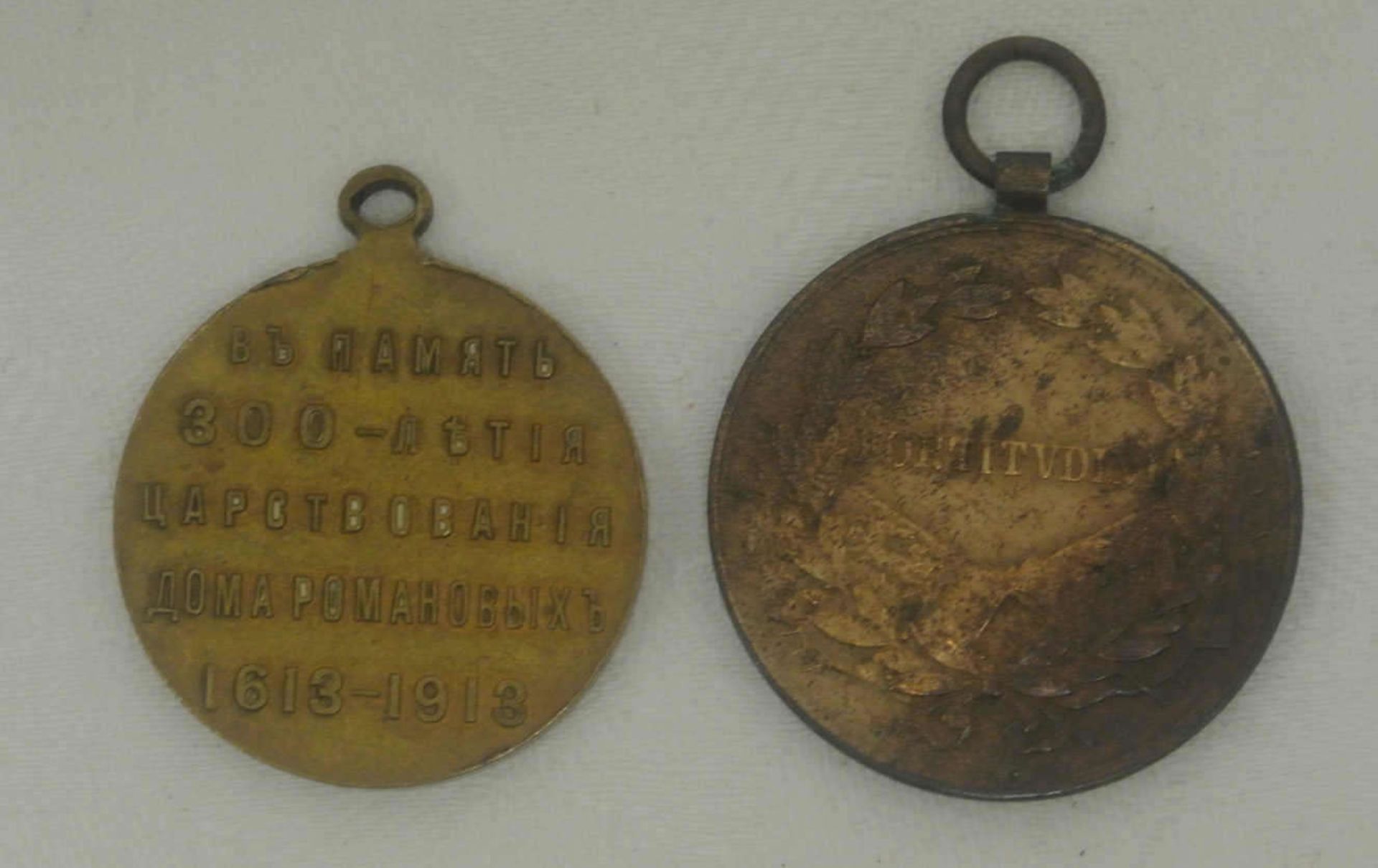 2 Medaillen, dabei Tapferkeitsmedaille Ungarn 1917/18, sowie Russland Medaille 1913 gehenkelt. - Bild 2 aus 2