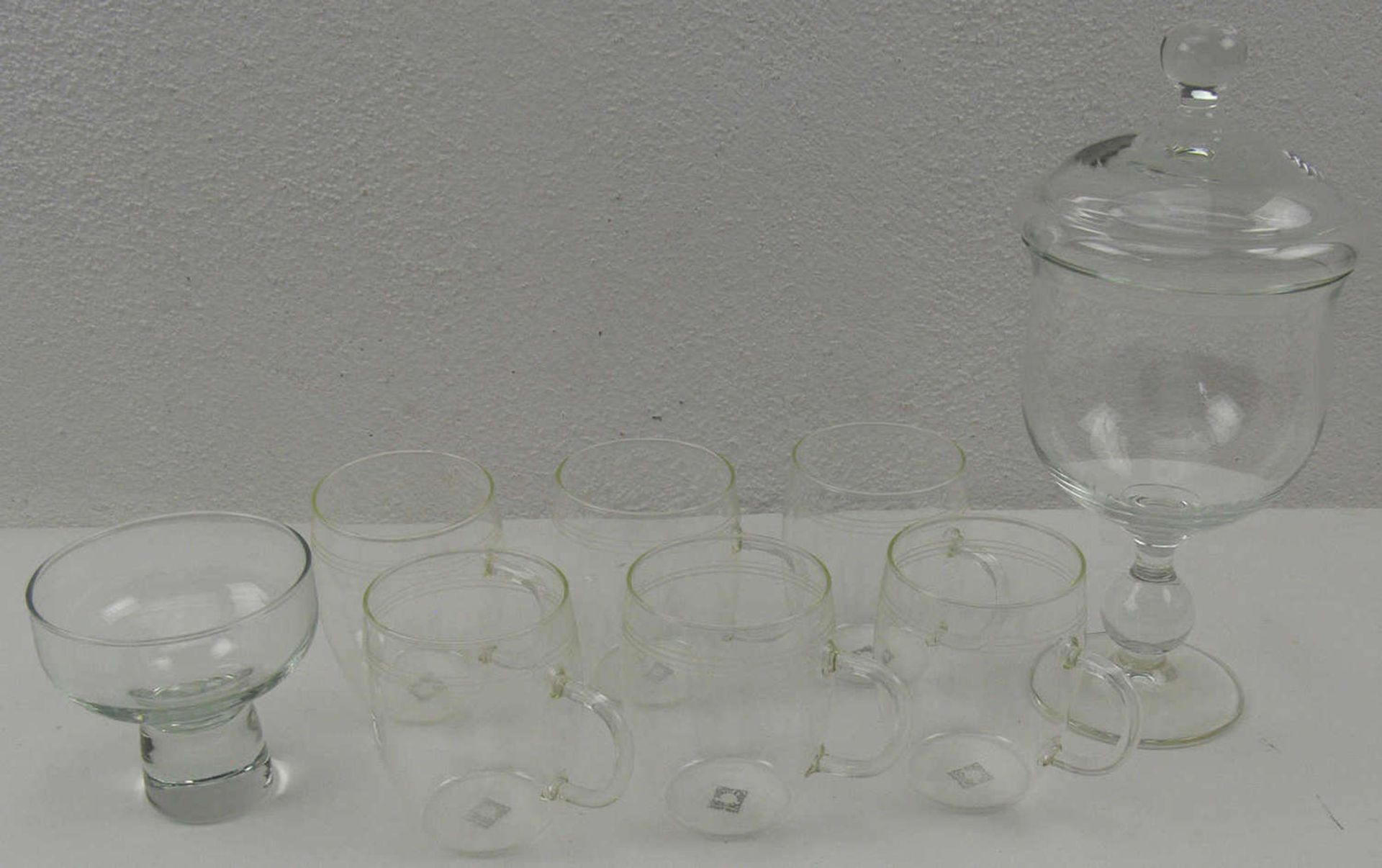 Gläserkonvolut, bestehend aus: sechs Teegläser, Schott Mainz, eine Bonboniere und ein