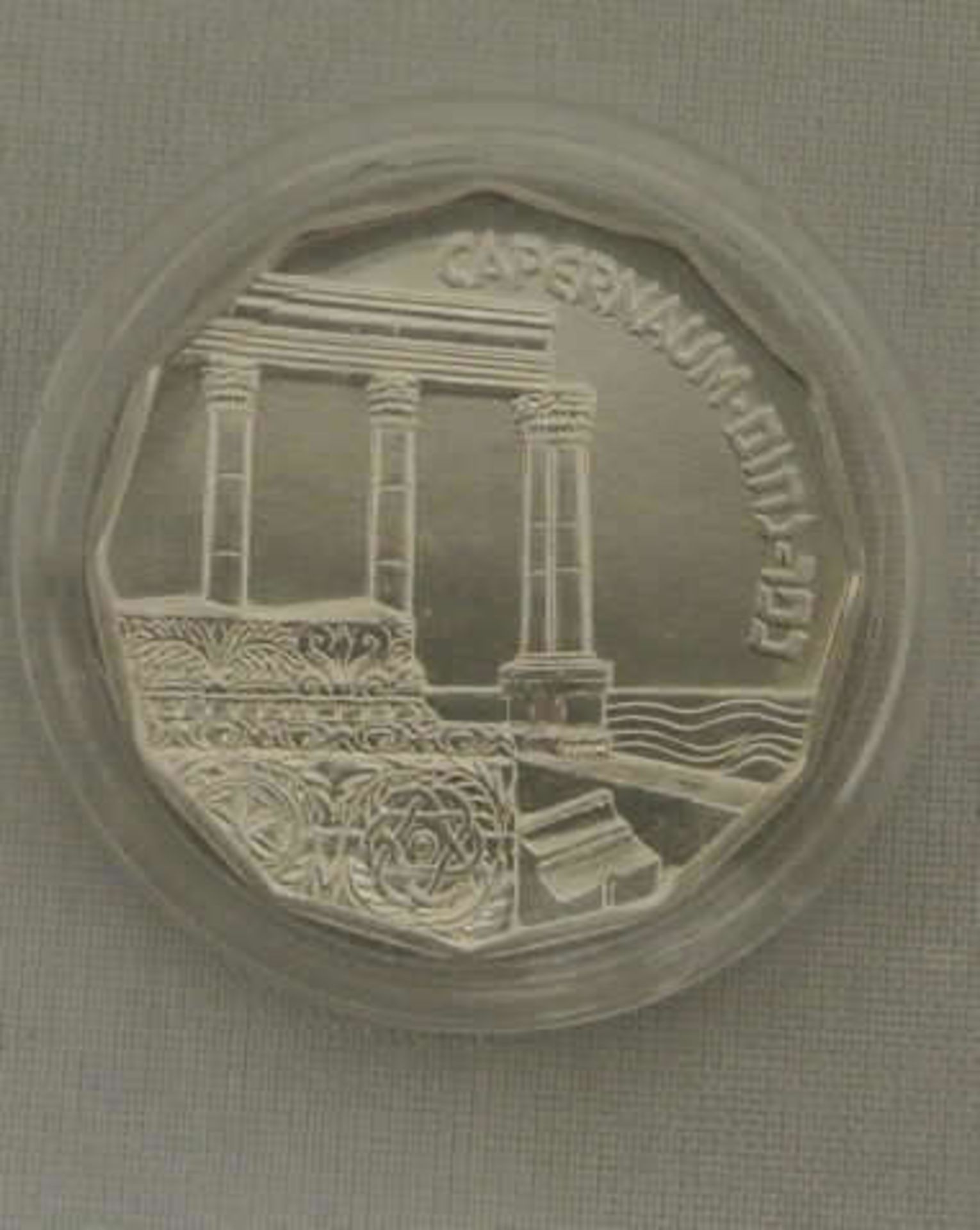 Israel, Silbermünze, 1985, " Holy Land sites Capernaum", Münze 1/2 Nis im Folder. Auflage nur 10.000