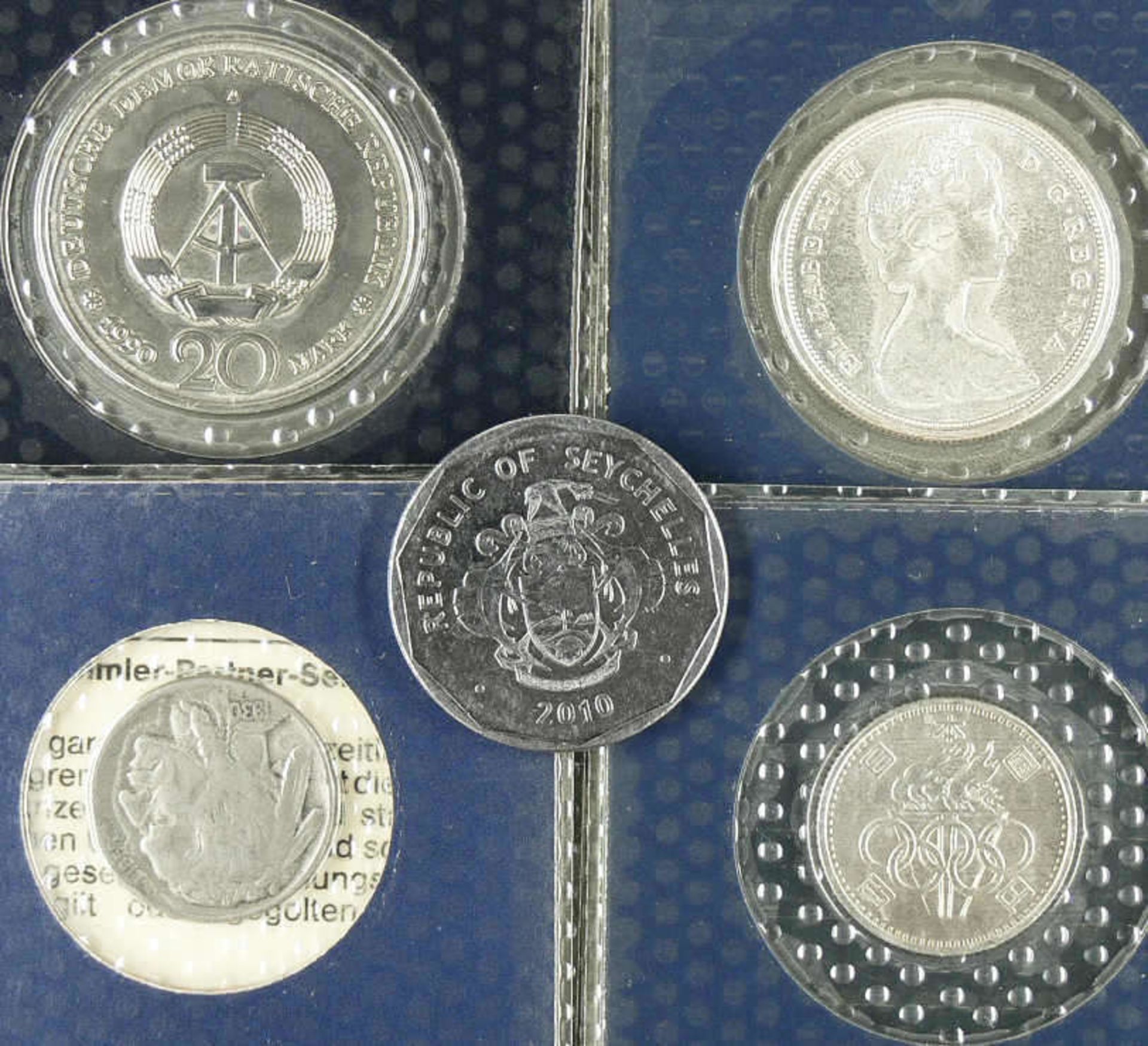 Lot Silbermünzen, bestehend aus: Canada 1967 50 Cents "Wolf", USA 1930 5 Cents "Bison", Japan 1964 - Image 2 of 2