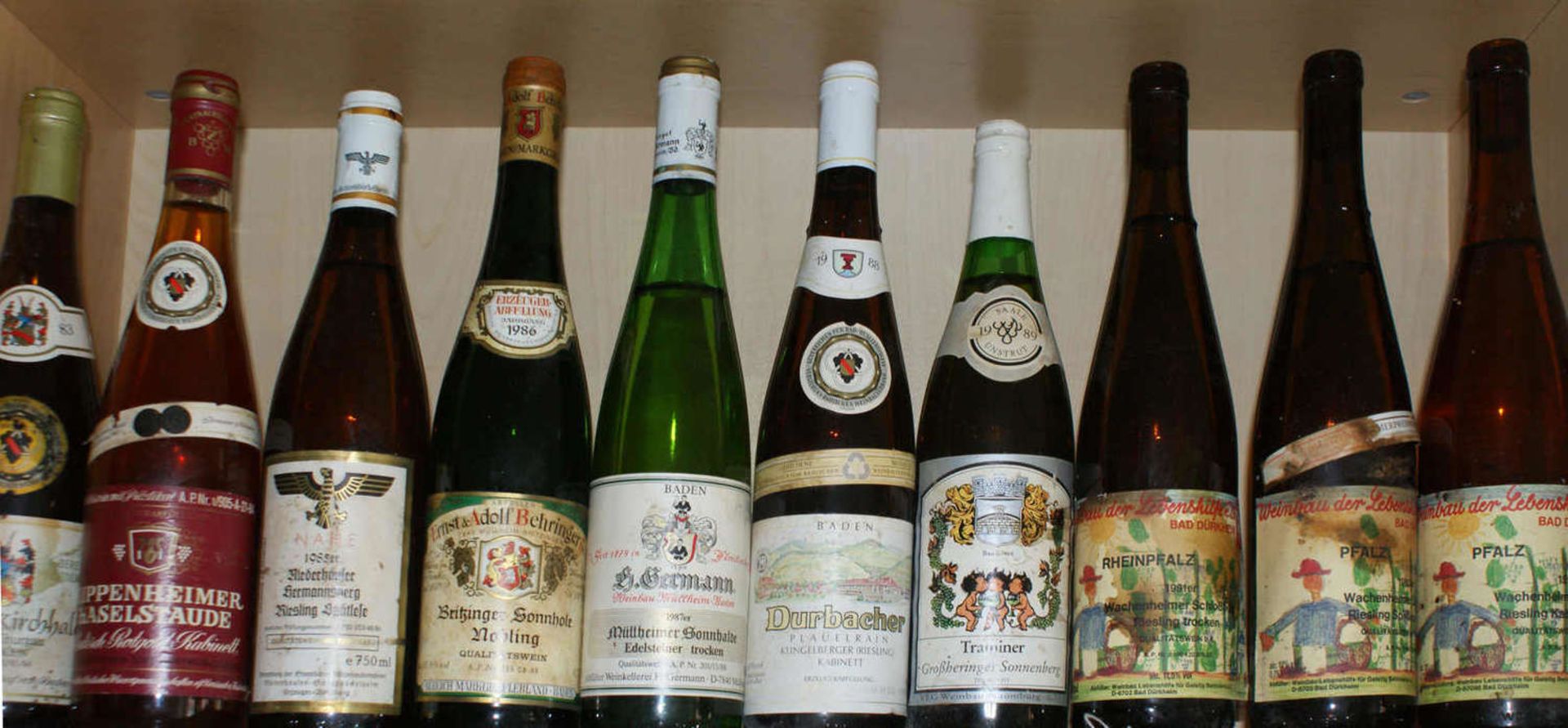 Konvolut Weisswein, verschiedene Winzer, Jahrgänge 1983-1989, 11991-1993. Insgesamt 10 Flaschen.