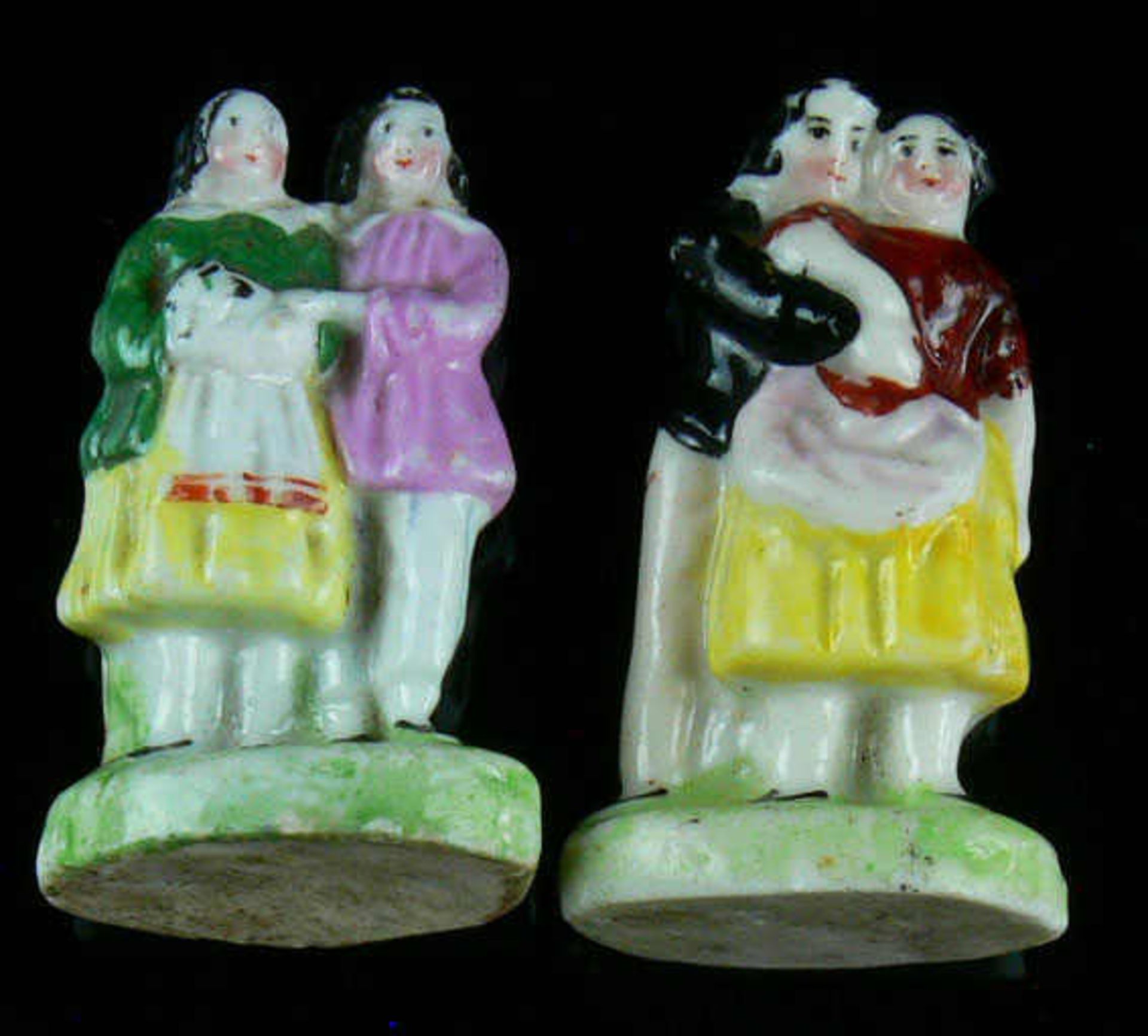 Zwei Miniatur - Porzellan-Figurenpaare, Trachten.