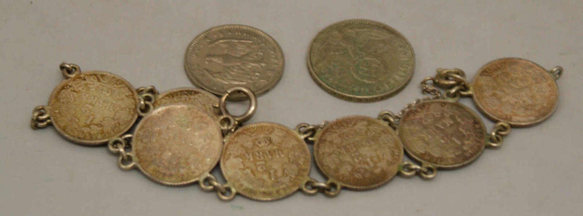Münzarmband, Kaiserreich, bestehend aus 8x 1/2 Markstücken, Silber, gelötet. Mit Sicherheitskette.