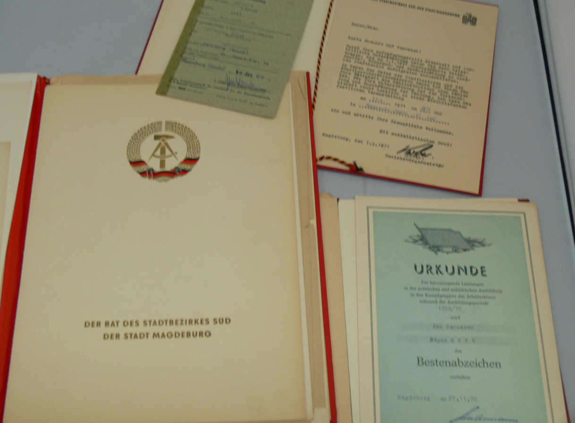 Lot DDR Nostalgie, "Urkunden und Auszeichnungen" Lot GDR nostalgia, "charters and Awards" - Bild 2 aus 2