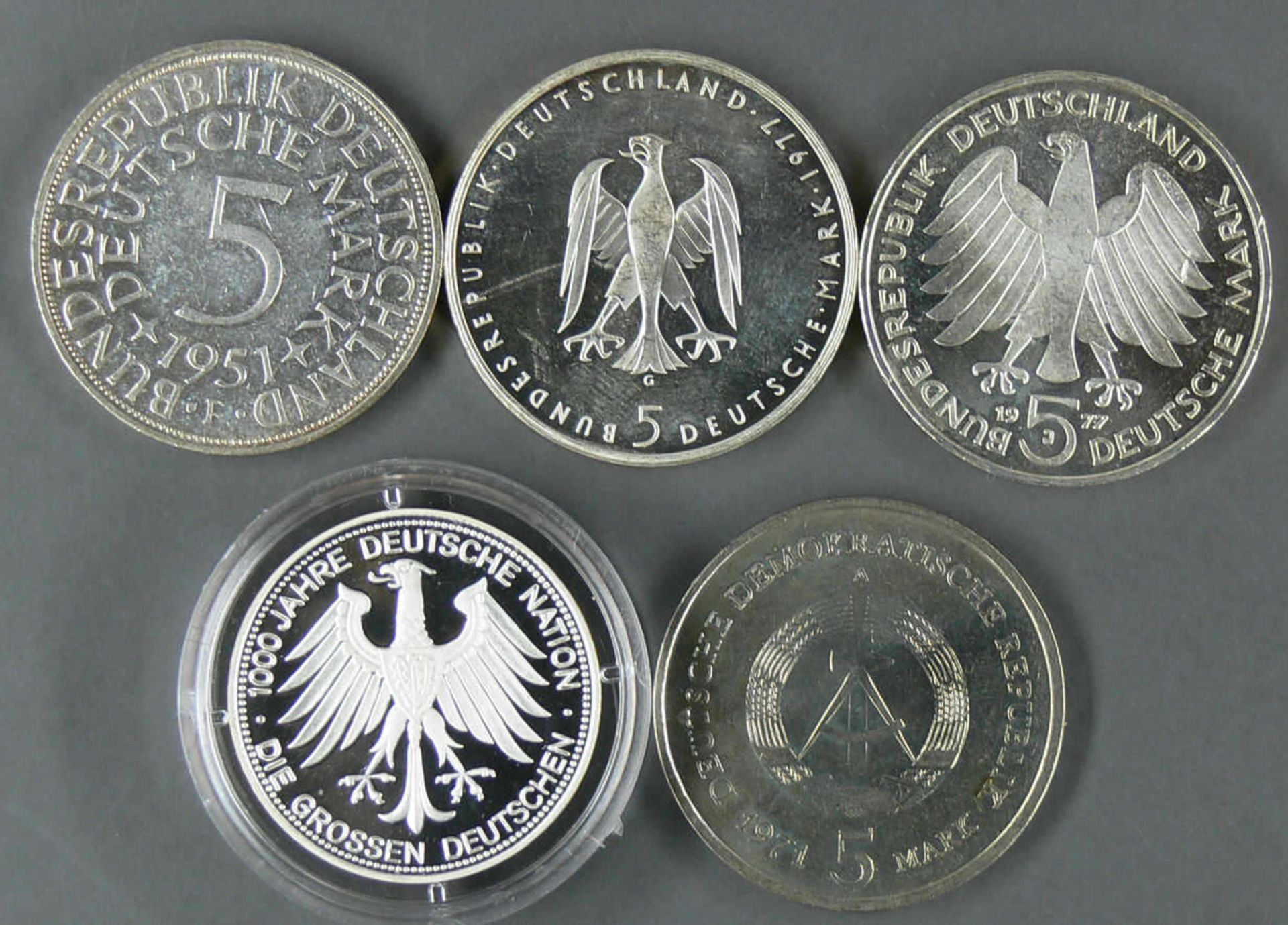 BRD Lot 5.- DM - Silbermünzen, bestehend aus: 1977, "200. Geburtstag von Heinrich von Kleist", mit - Image 2 of 2