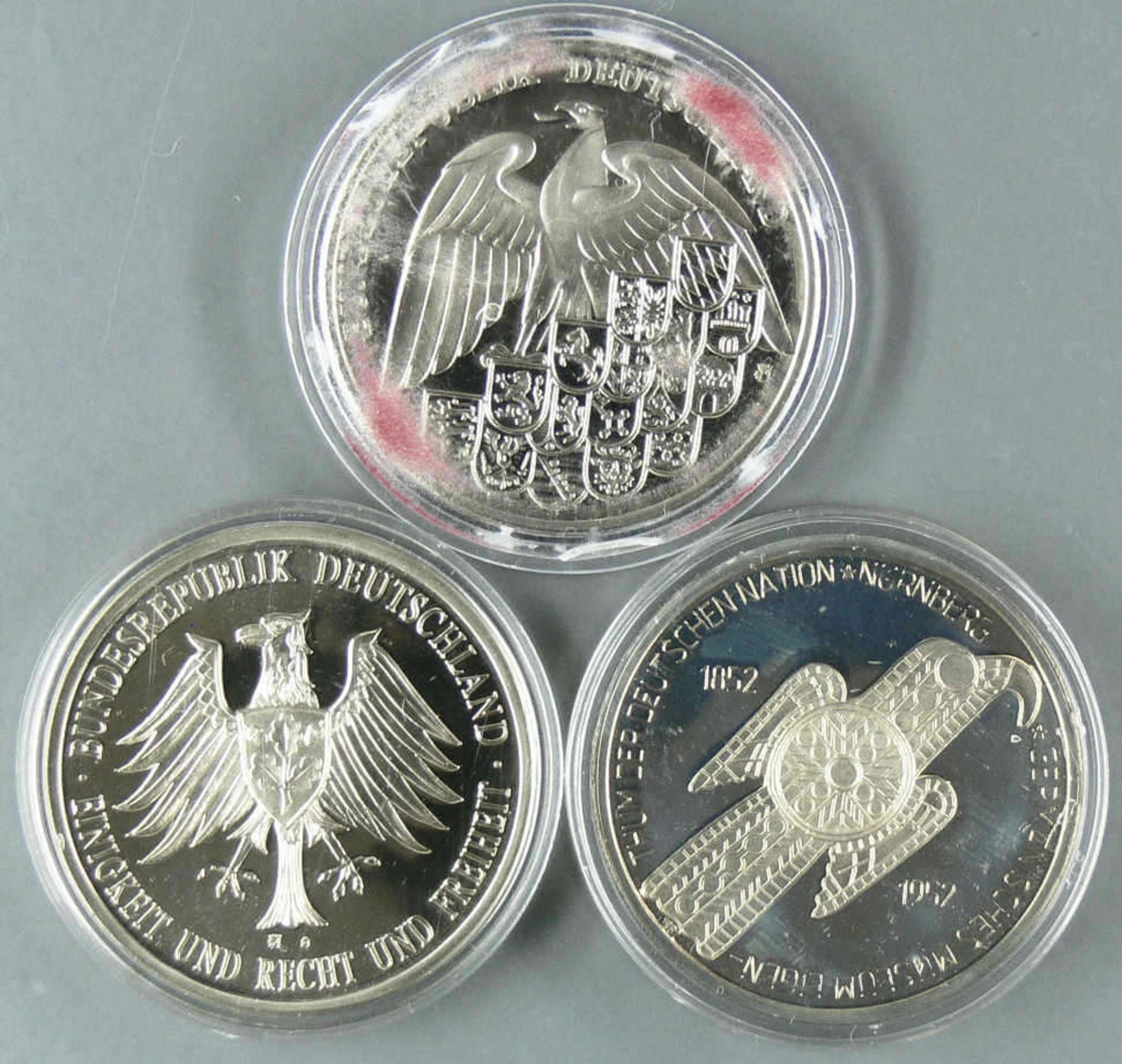 Drei Gedenk - Medaillen, 1. Hauptstadt Berlin 20. Juni 1991, 2. Germanisches Museum und 3. Pour Le - Bild 2 aus 2