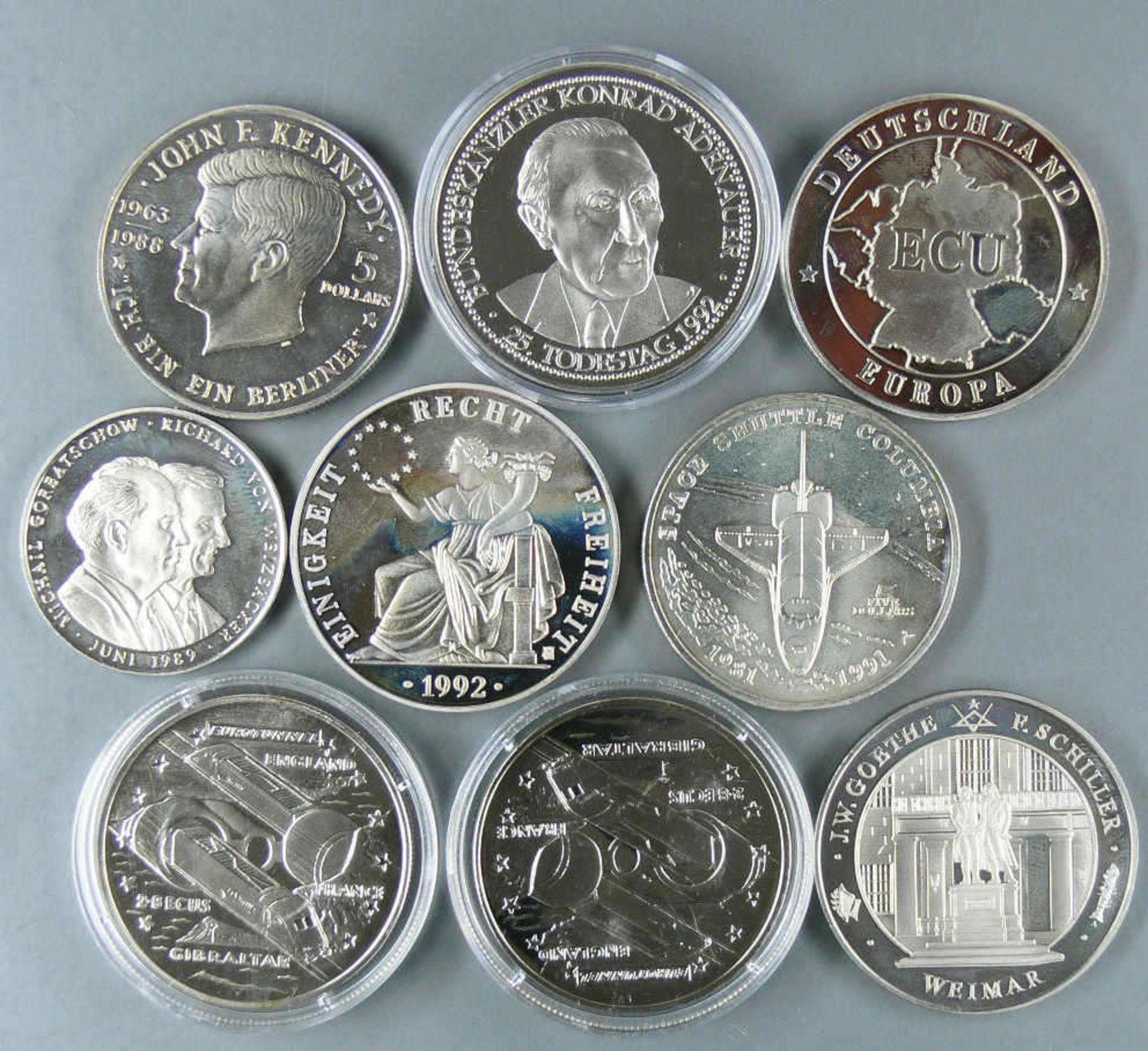 Lot Münzen /Medaillen, bestehend aus: 2 x Gibraltar 1993, 2,8 Ecu "Eurotunnel", Durchmesser 38,6 mm.