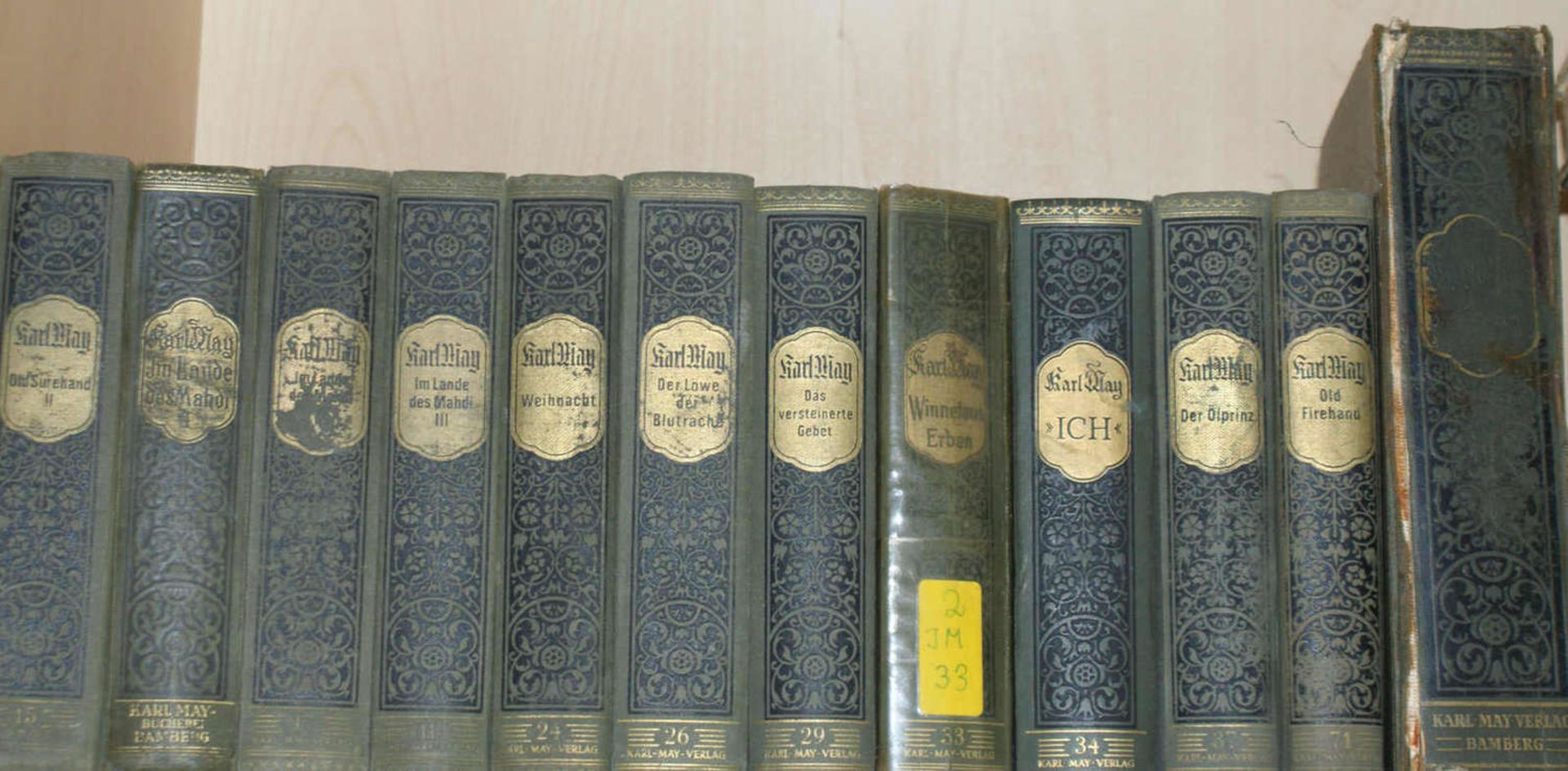 Lot Karl May Bücher, ca. 50er Jahre, verschiedene Ausgaben, nicht komplett, 24 Stück, sowie " - Bild 3 aus 4