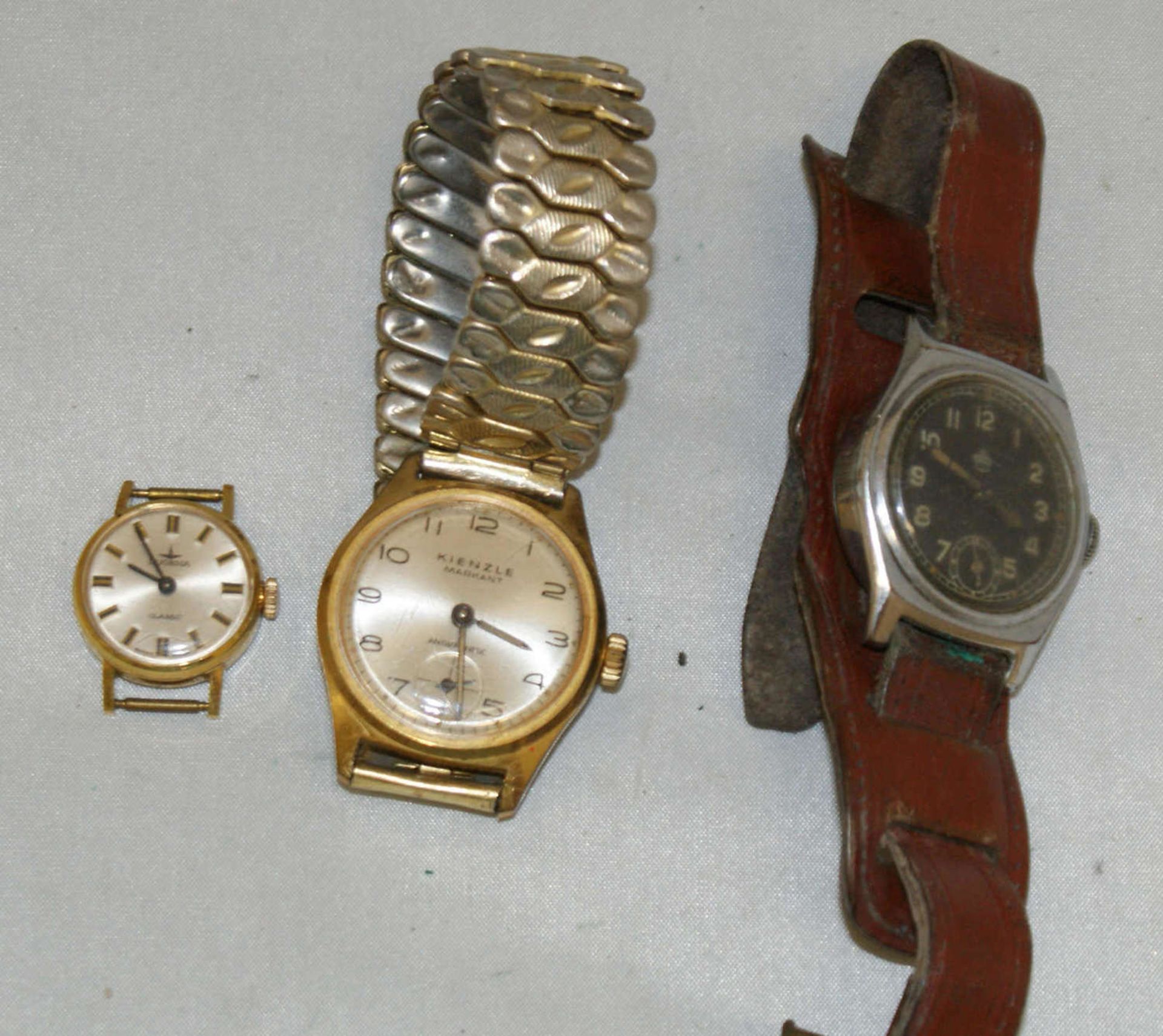 3 mechanische Uhren, wohl 1x Wehrmacht, sowie 1 Kienzle, sowie 1 Damenarmbanduhr Dugena