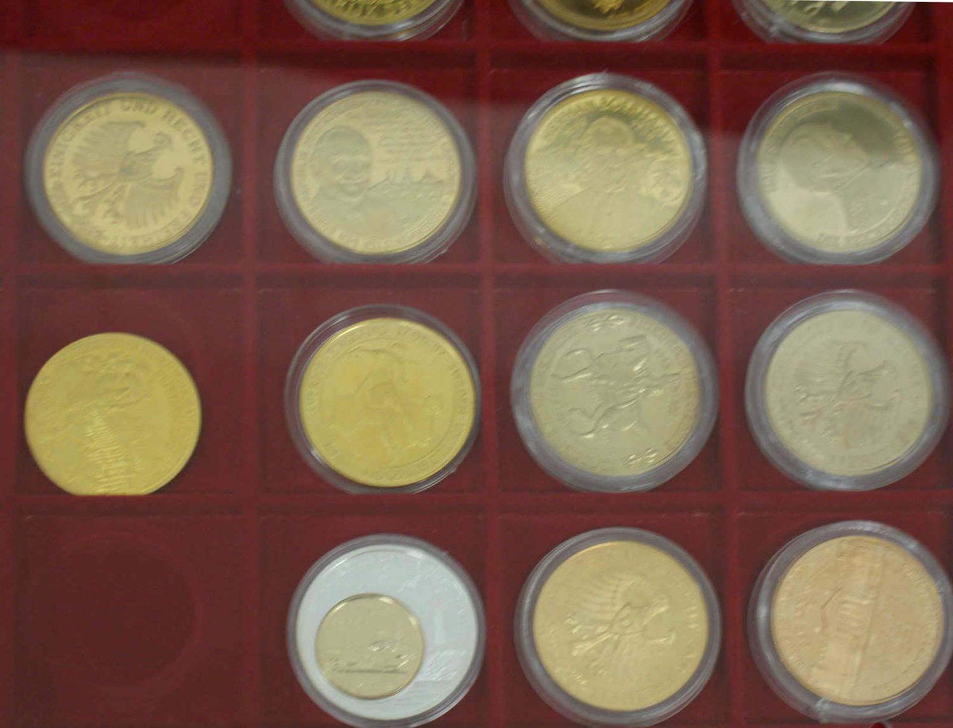 1 Lindner Münzbox mit 14 Medaillen, meist vergoldet. Bitte besichtigen - Bild 2 aus 2