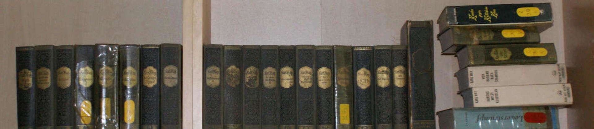 Lot Karl May Bücher, ca. 50er Jahre, verschiedene Ausgaben, nicht komplett, 24 Stück, sowie "