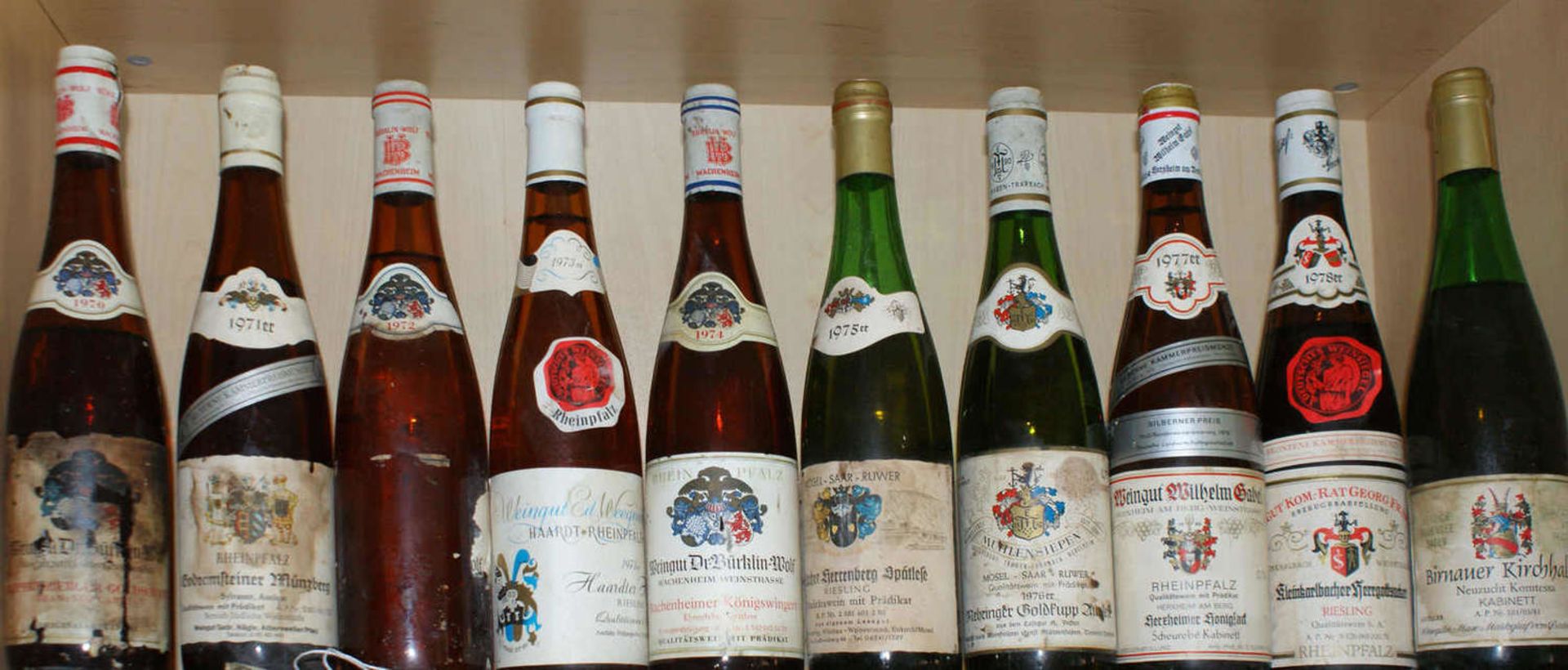 Konvolut Weisswein, verschiedene Winzer, Jahrgänge 1970-1978, 1 Flasche ohne Jahrgangsangabe.