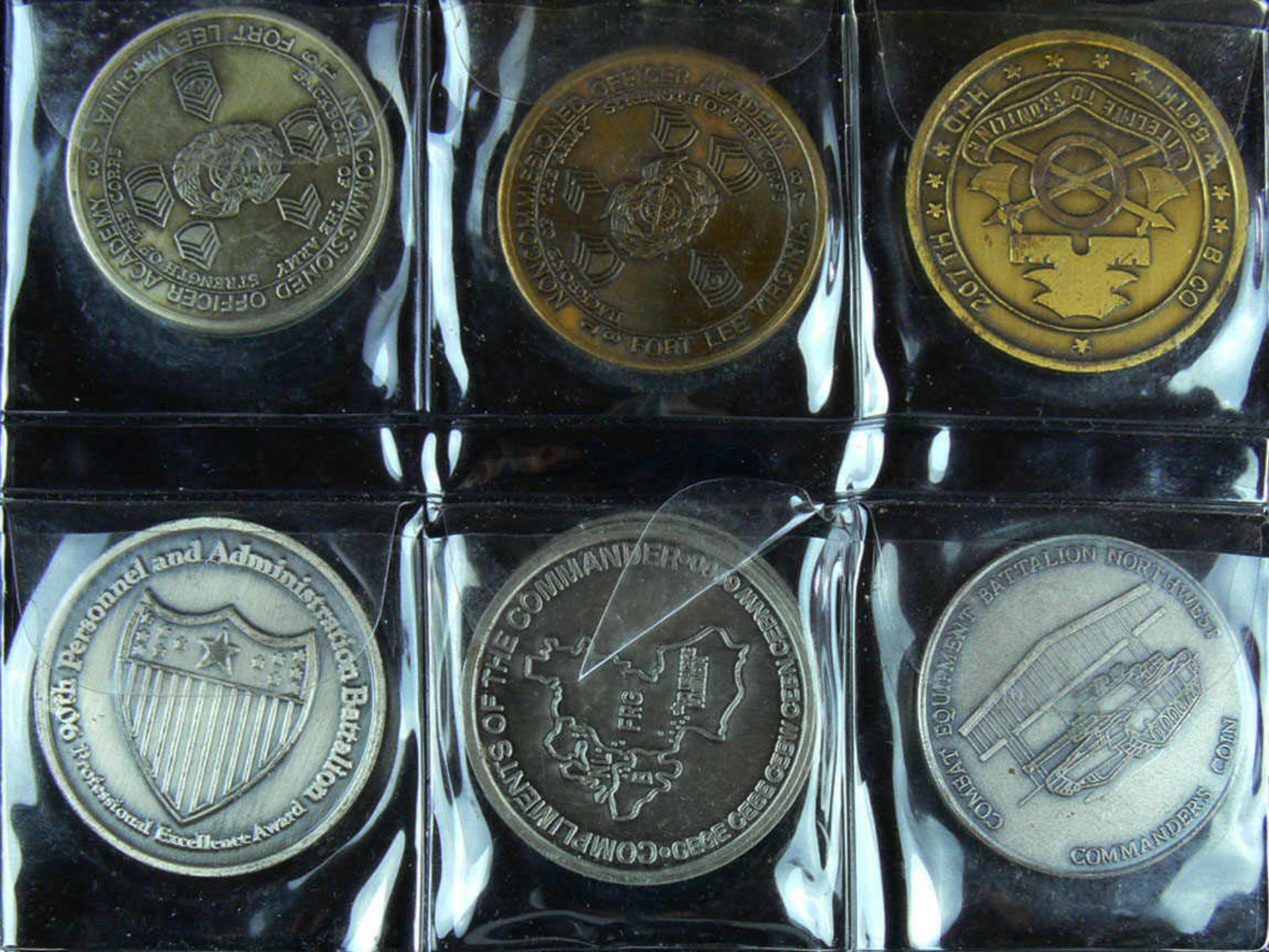 Lot 7 Medaillen US-Army, bestehend aus: 1. 90th Personal and Administration Battalion, 2. - Bild 2 aus 2