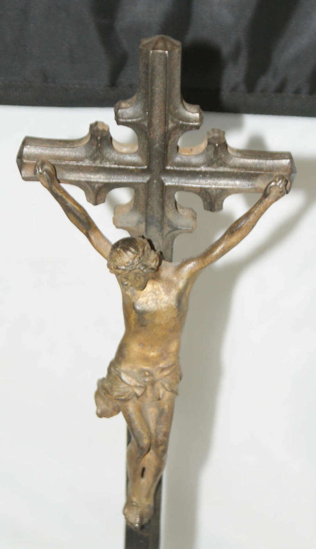 Ginenauth ? Kruzifix neugotisch, um 1860, Höhe ca. 49 cm, Breite ca. 13,5 cm - Bild 2 aus 3