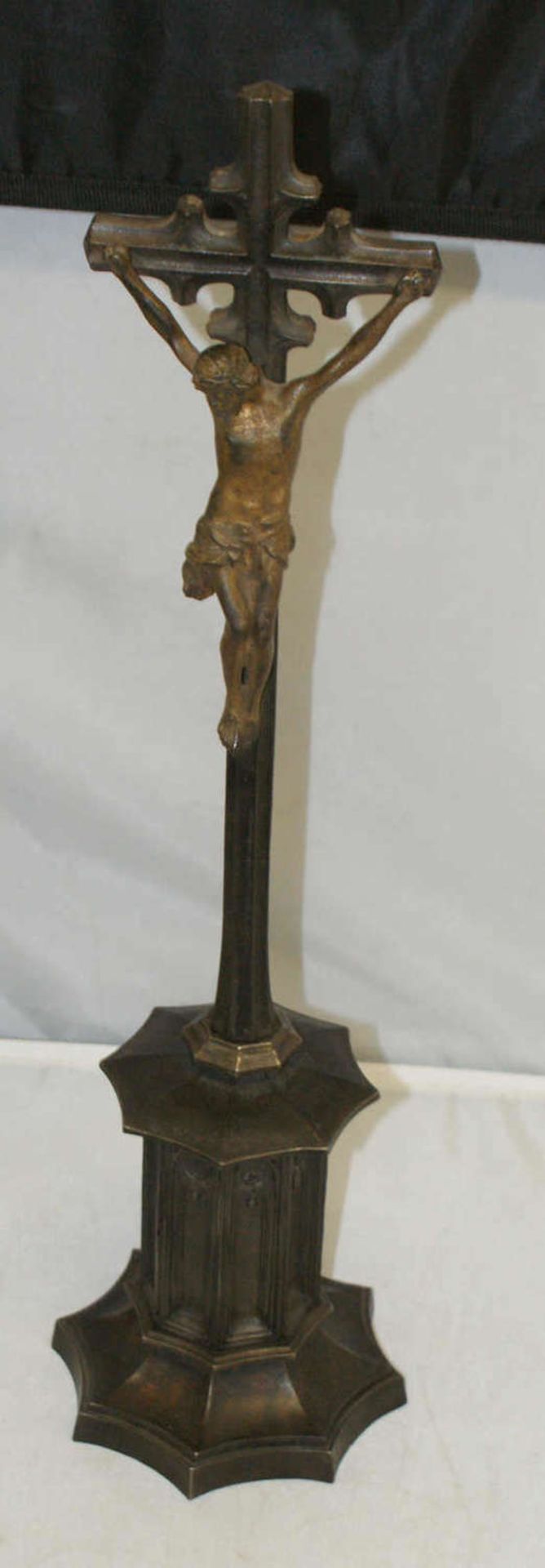 Ginenauth ? Kruzifix neugotisch, um 1860, Höhe ca. 49 cm, Breite ca. 13,5 cm