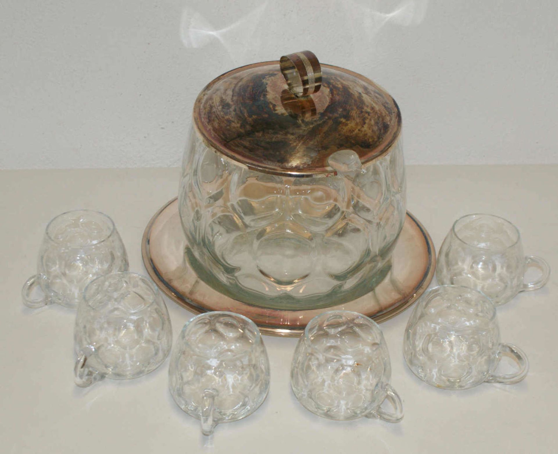 Bowle Service aus Glas, bestehend aus 5 Gläser, sowie 1 Bowletopf mit Deckel und Untersetzer,