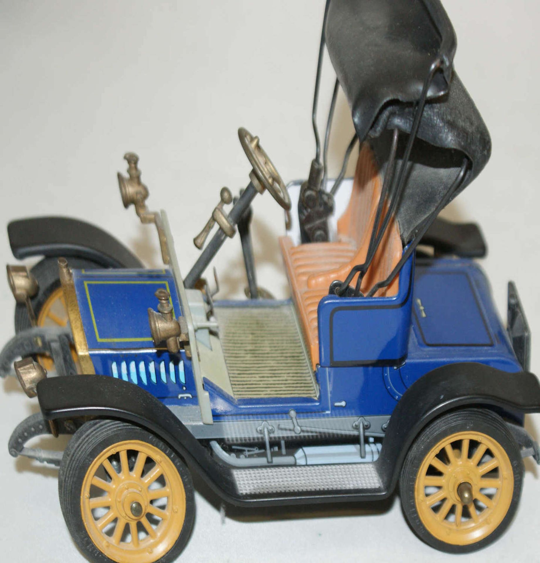 Schuco Opel 1228, Doktorwagen 4/8 PS, Modell 1909. Mit Schlüssel. Guter Zustand.