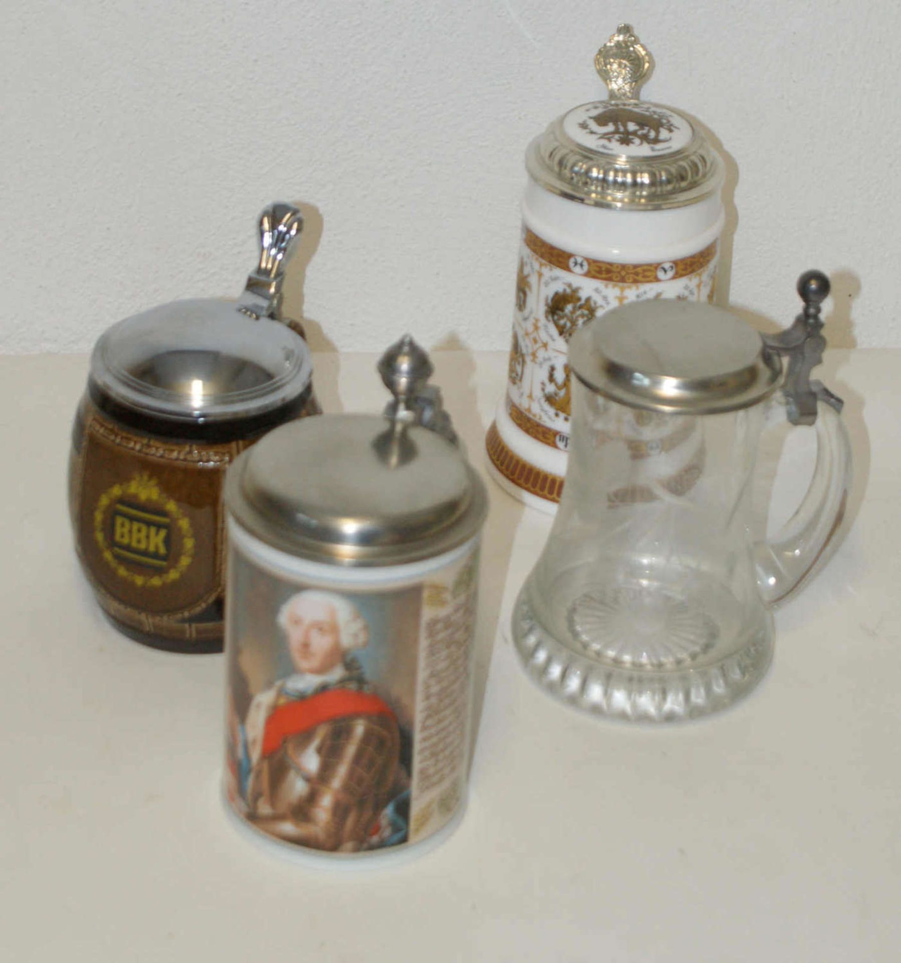 4 Bierkrüge aus Glas- Keramik und Porzellan, dabei Villeroy & Boch Heinrich Porzellan "Herzog