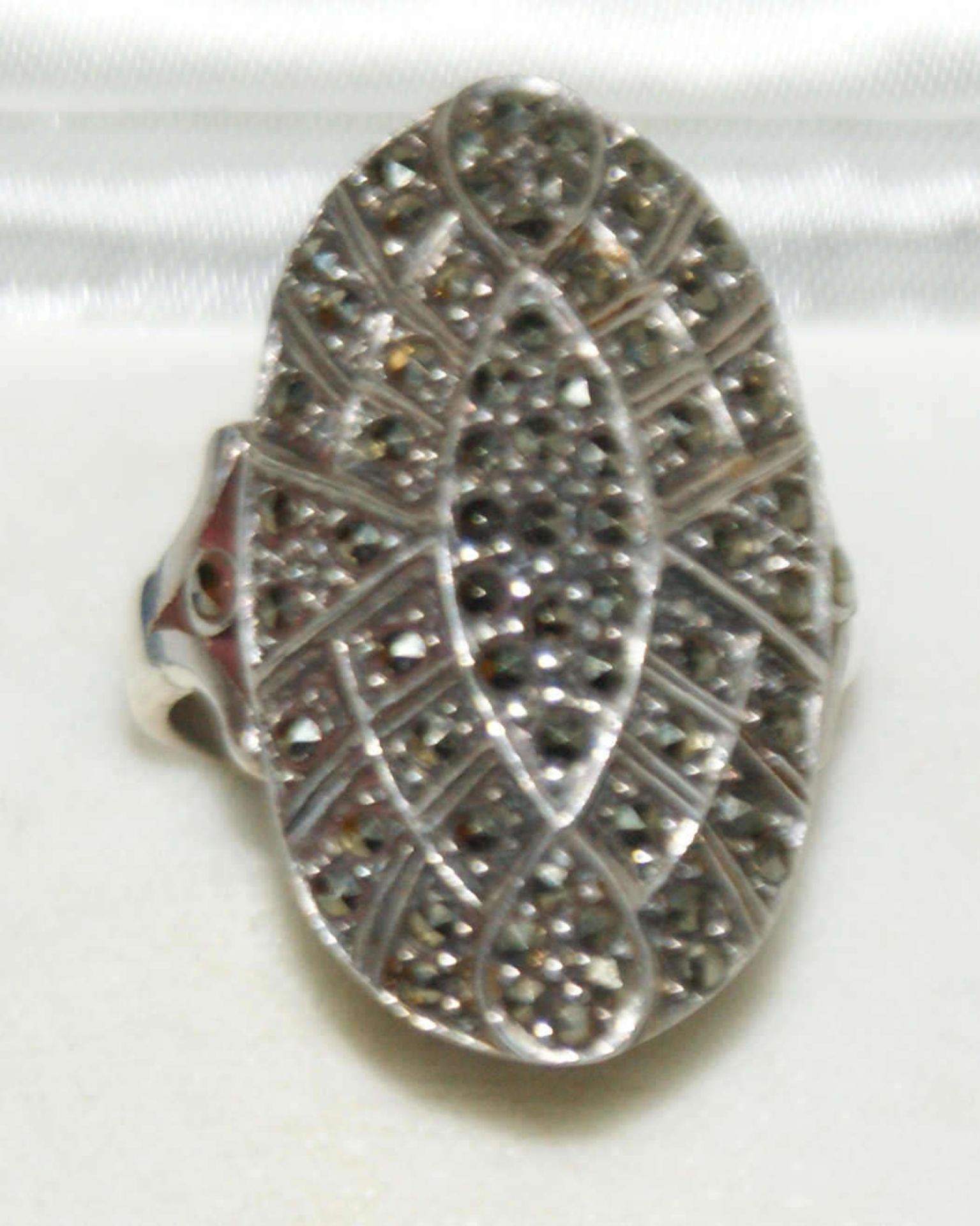 Damenring, 925er Silber, besetzt mit zahlreihen Markasiten. Ringgröße 60,5, Gewicht ca. 10,18 gr