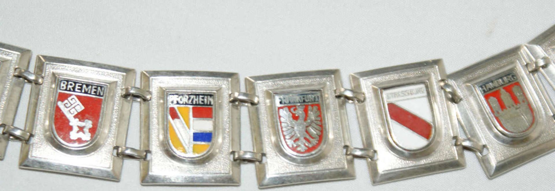 Armband, 835er Silber, verziert mit Stadt-Wappen, z.B. Bremen, Stuttgart, etc. Länge ca. 17 cm. - Bild 2 aus 2