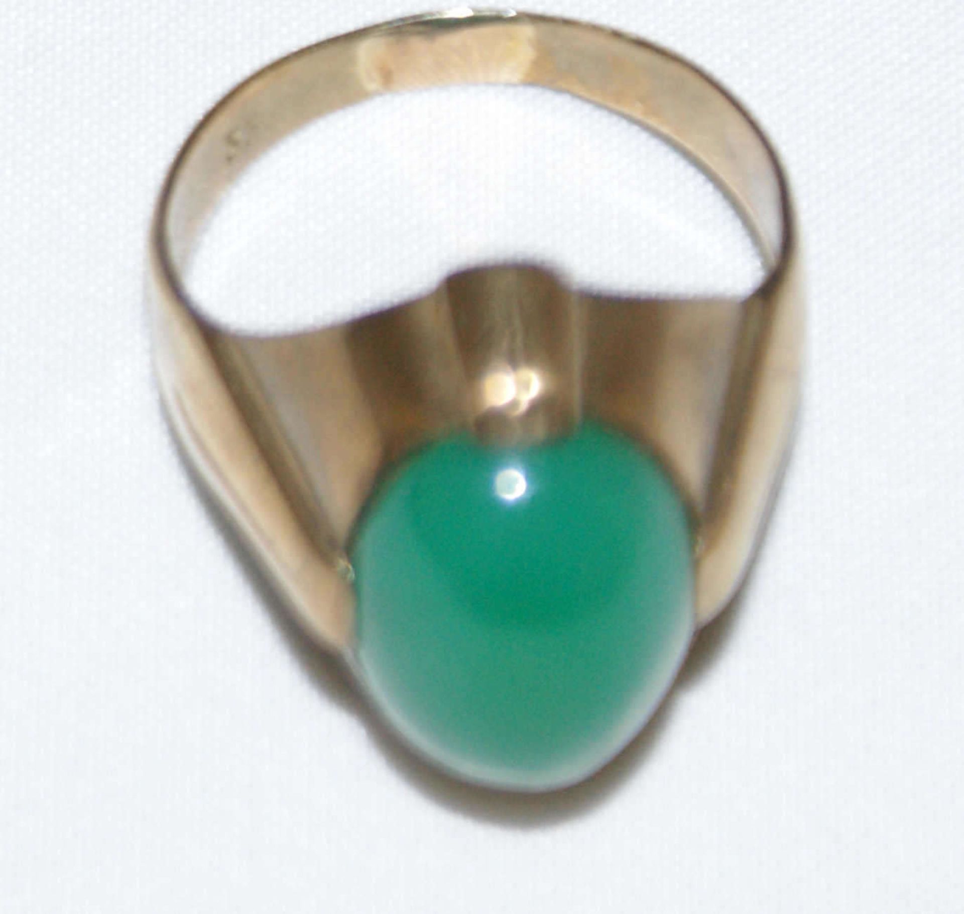 Damenring, 333er Gelbgold, besetzt mit grünem Halbedelstein. Ringgröße 50, Gewicht ca. 4 g - Bild 2 aus 2