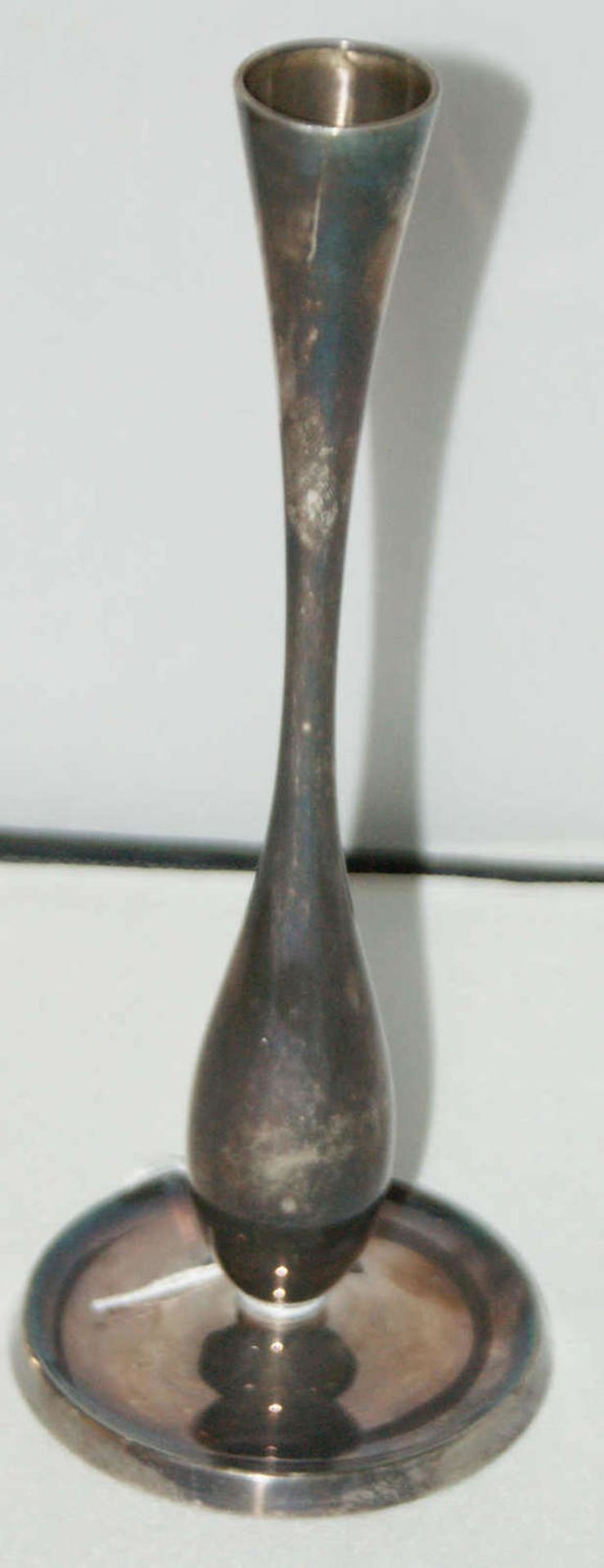 Vase aus 835er Silber, Höhe ca. 19,5 cm. Gewicht ca. 77,2 gr.