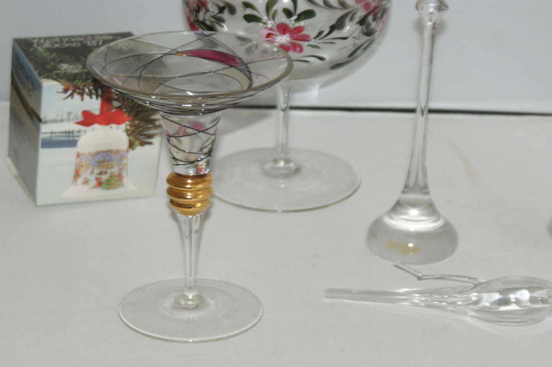 Glaskonvolut aus Haushaltsauflösung, dabei 2 Kerzenständer, 1 Weihnachtsglocke von - Bild 3 aus 3