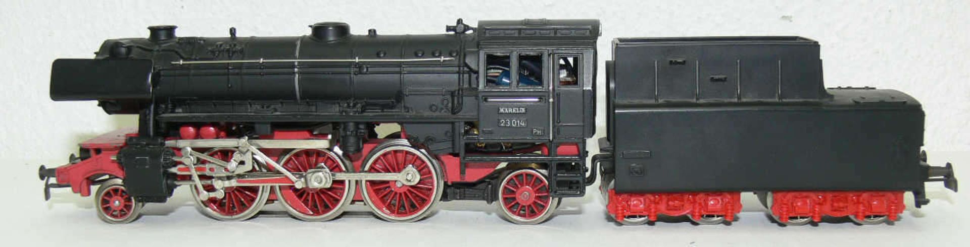 Märklin Dampflokomotive mit Schlepptender BR 23 der DB. BN 23 014. Guss. Ohne OVP. Mit leichten