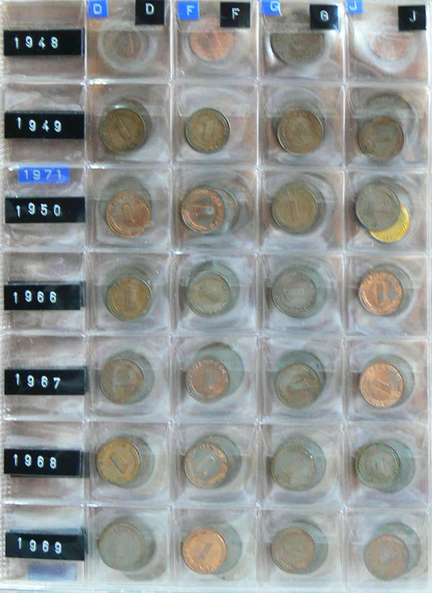 Deutschland ab 1948, Sammlung Kleinmünzen, 1, 2, 5 und 10 Pfennige. Ab 1948. Im Münzalbum. Bitte - Bild 2 aus 8