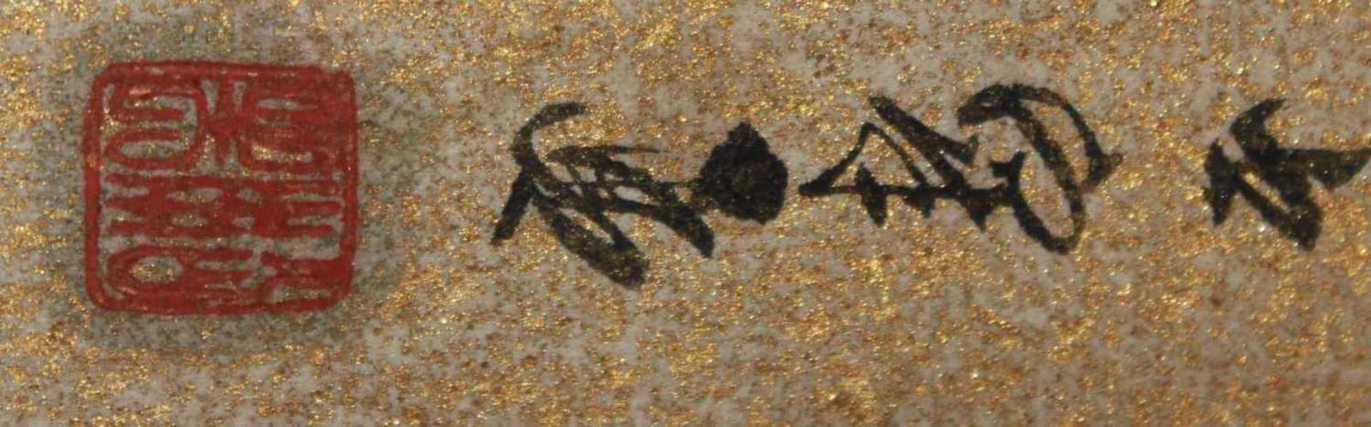 Aquarell "China" auf Goldpapier, rechts signiert mit Schrift und Siegel. Hinter Glas gerahmt. - Bild 2 aus 2