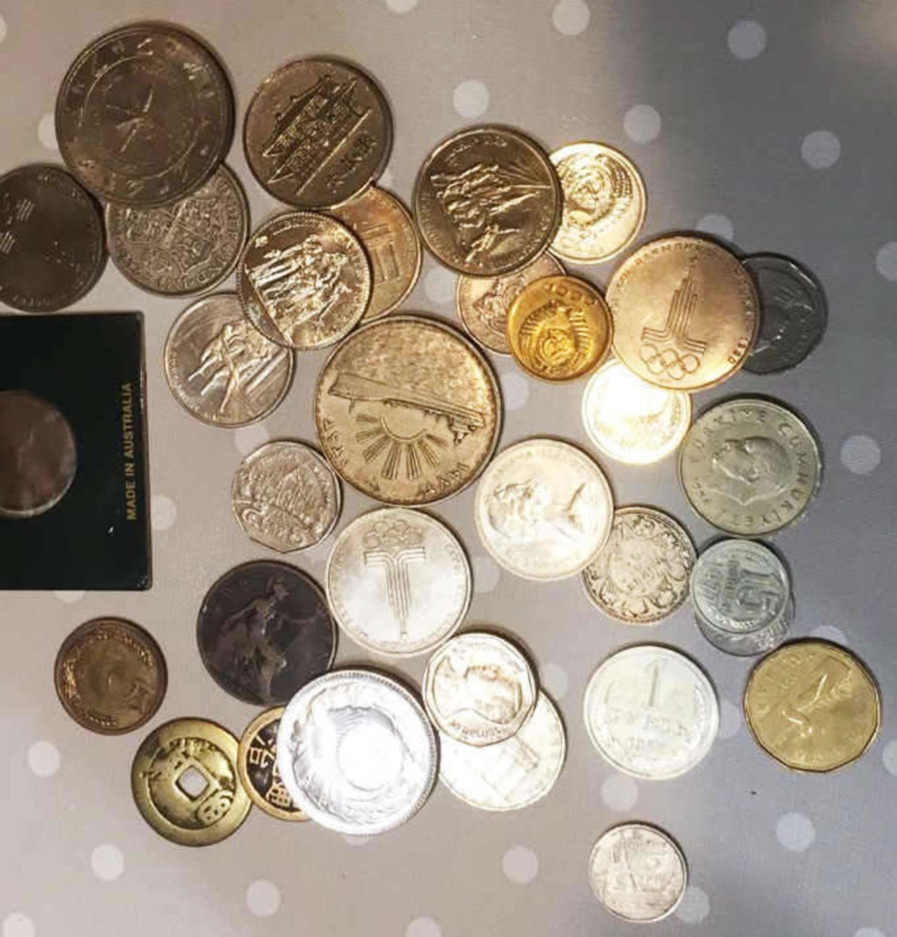 Münz und Medaillen - Fundus, teilweise Silber. Dabei Ägypten, China und weiter Staaten. Bitte