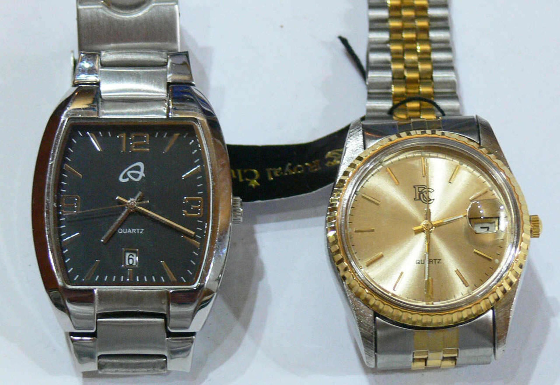 Zwei Herren - Armbanduhren, Quarz, 1 x Royal Club, Bicolor - Metallarmband, goldenes Ziffernblatt, - Bild 2 aus 2